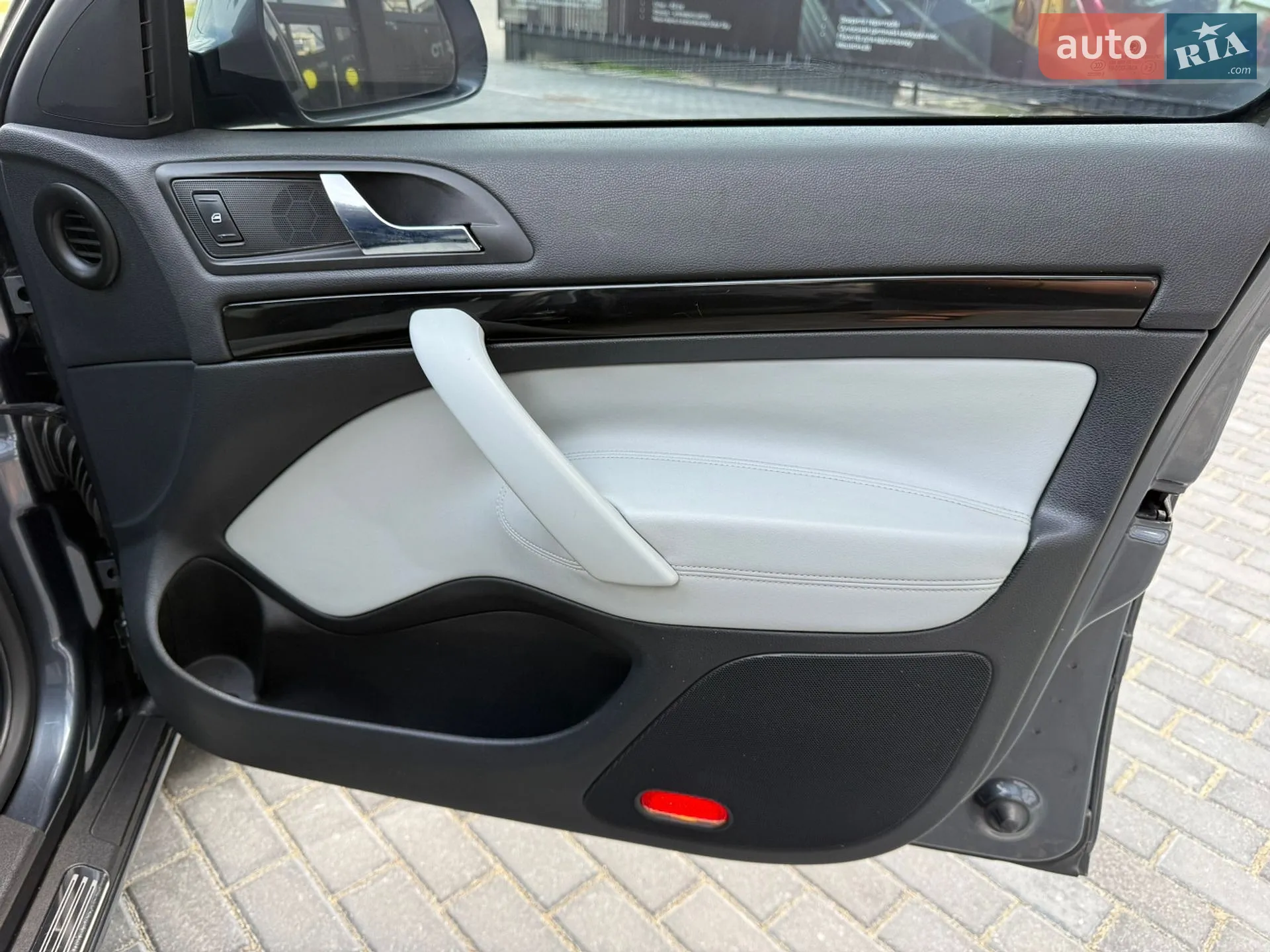 2010 Skoda Octavia - мініатюра 61