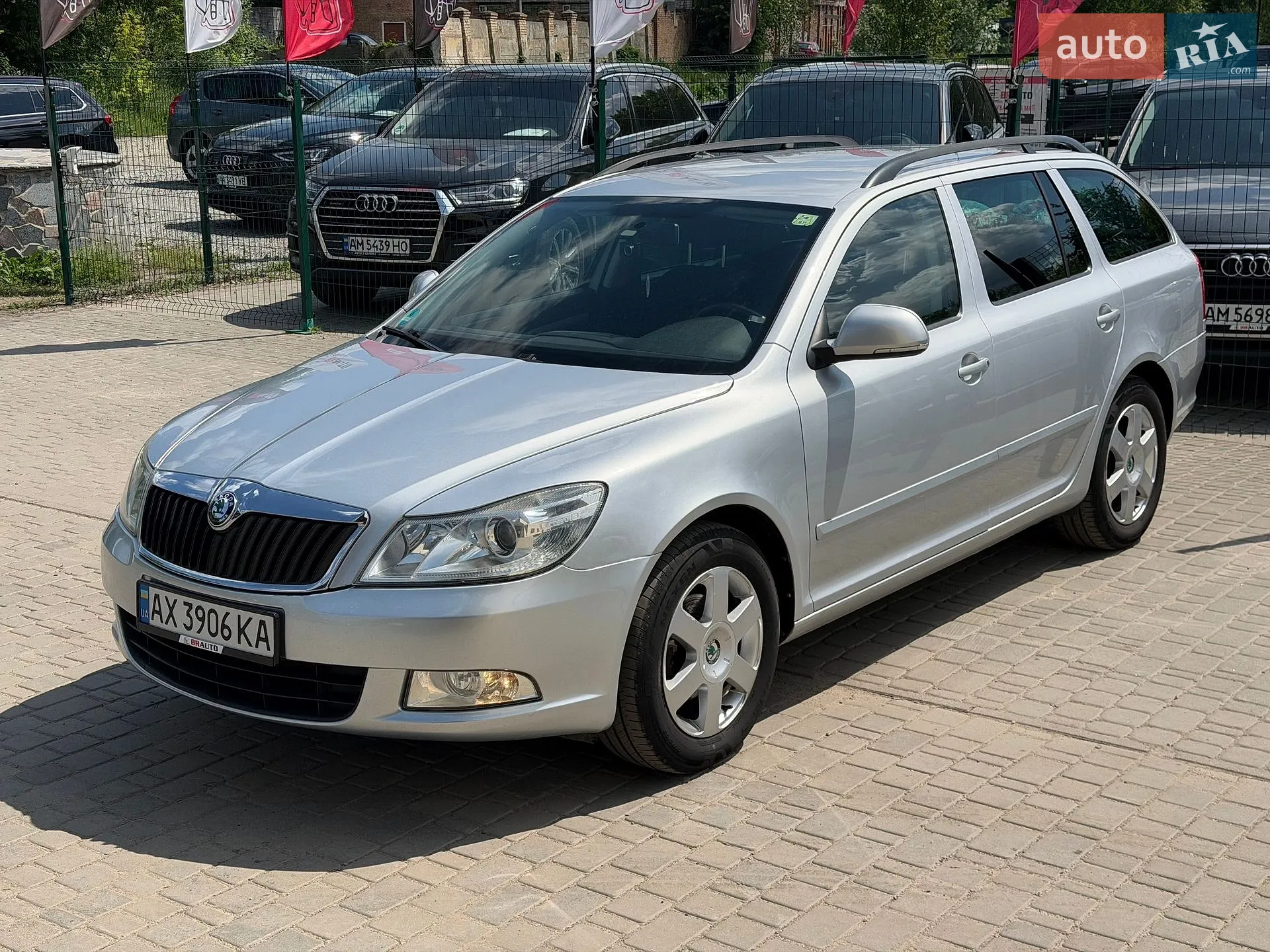 2010 Skoda Octavia - мініатюра 2