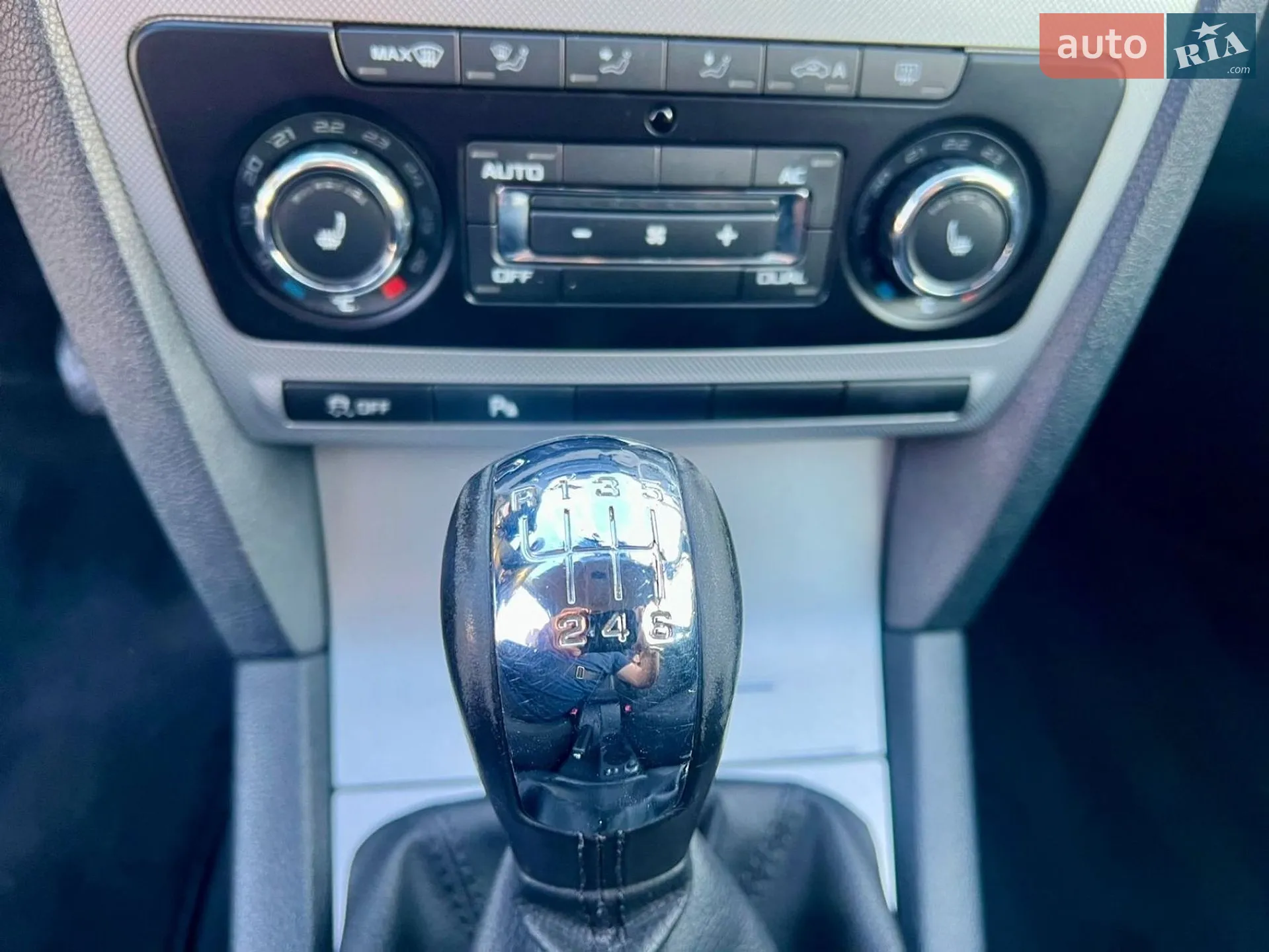 2010 Skoda Octavia - мініатюра 91