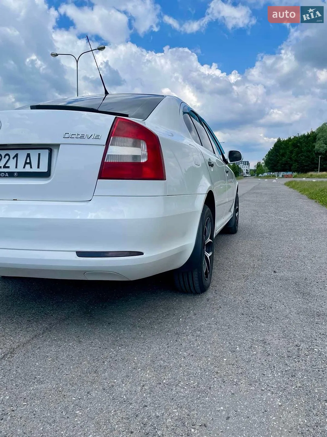 2010 Skoda Octavia - мініатюра 12