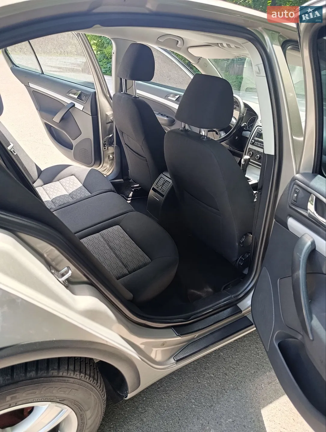 2010 Skoda Octavia - мініатюра 17