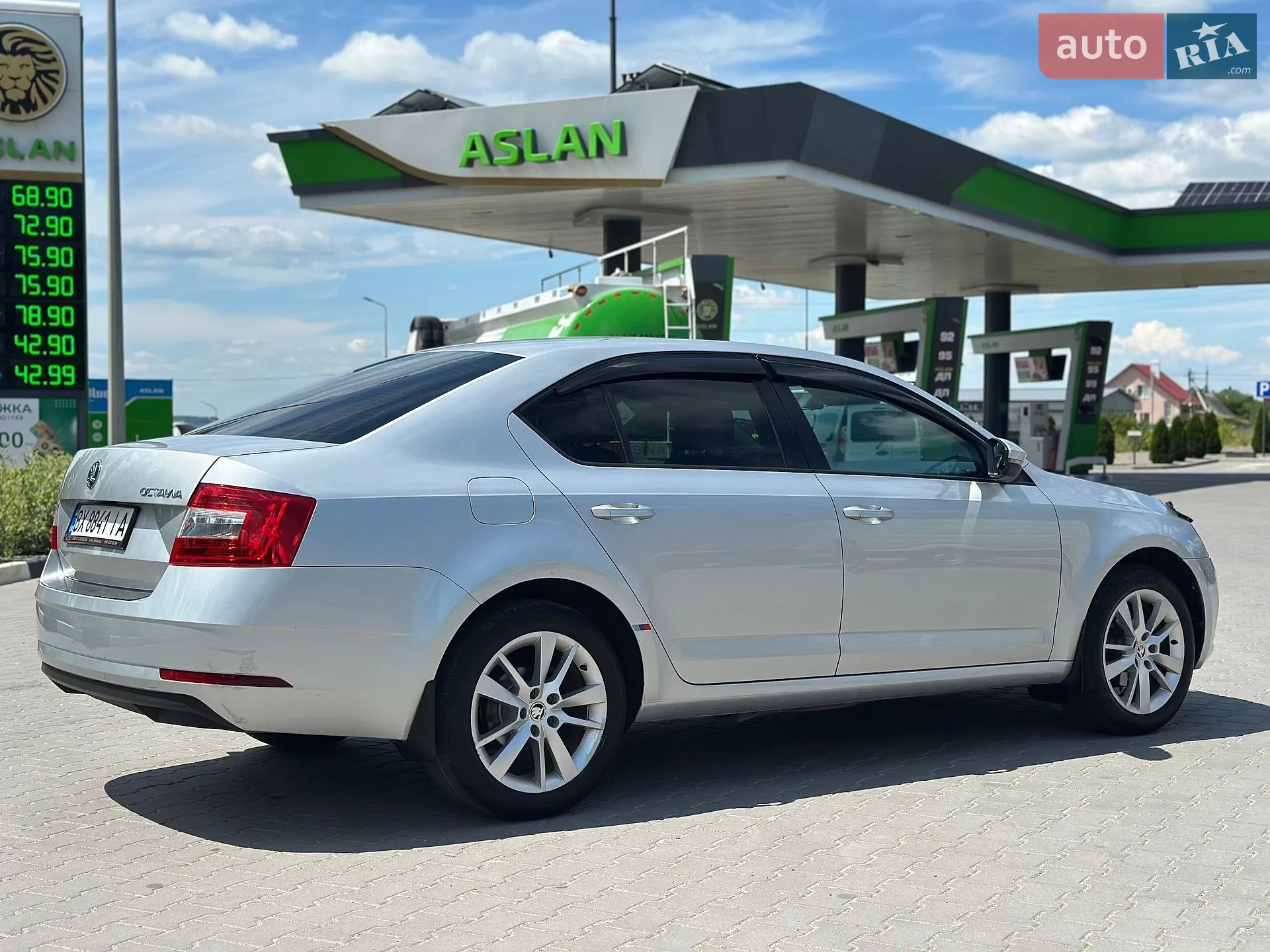 2017 Skoda Octavia - мініатюра 12