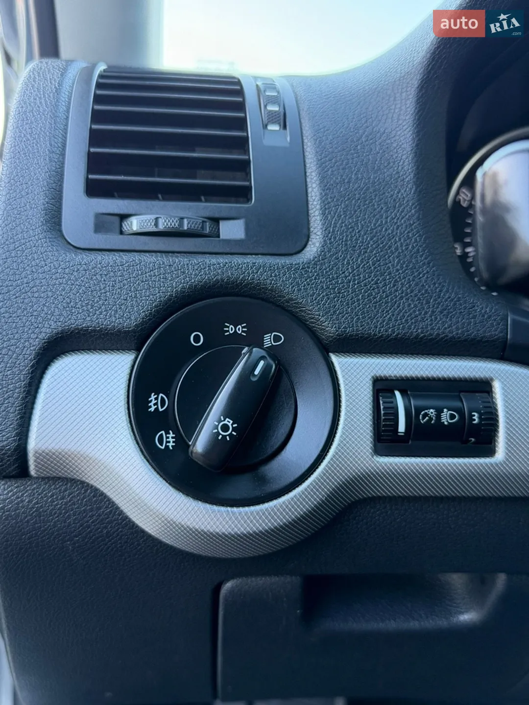 2011 Skoda Octavia - мініатюра 102