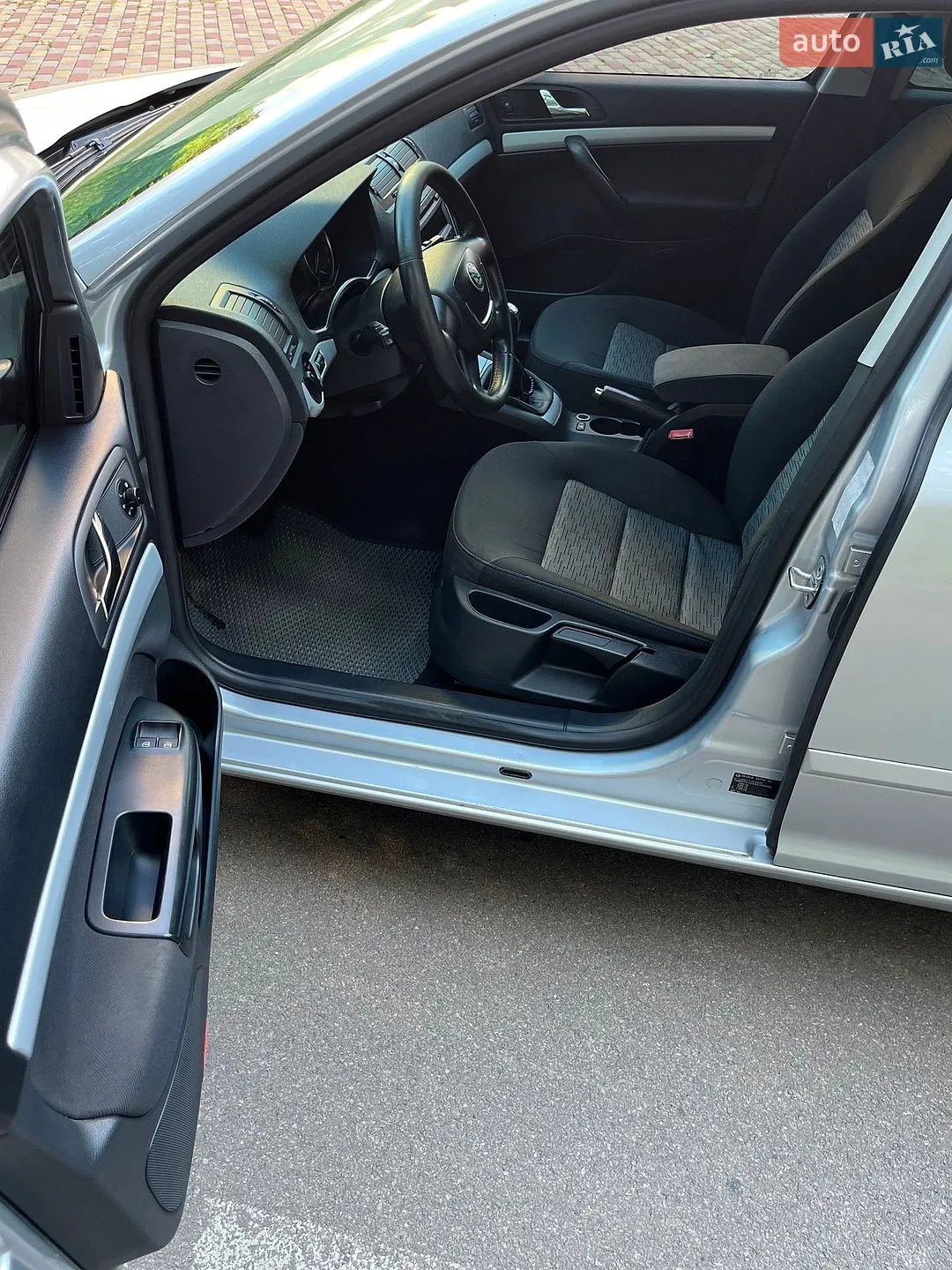 2010 Skoda Octavia - мініатюра 11