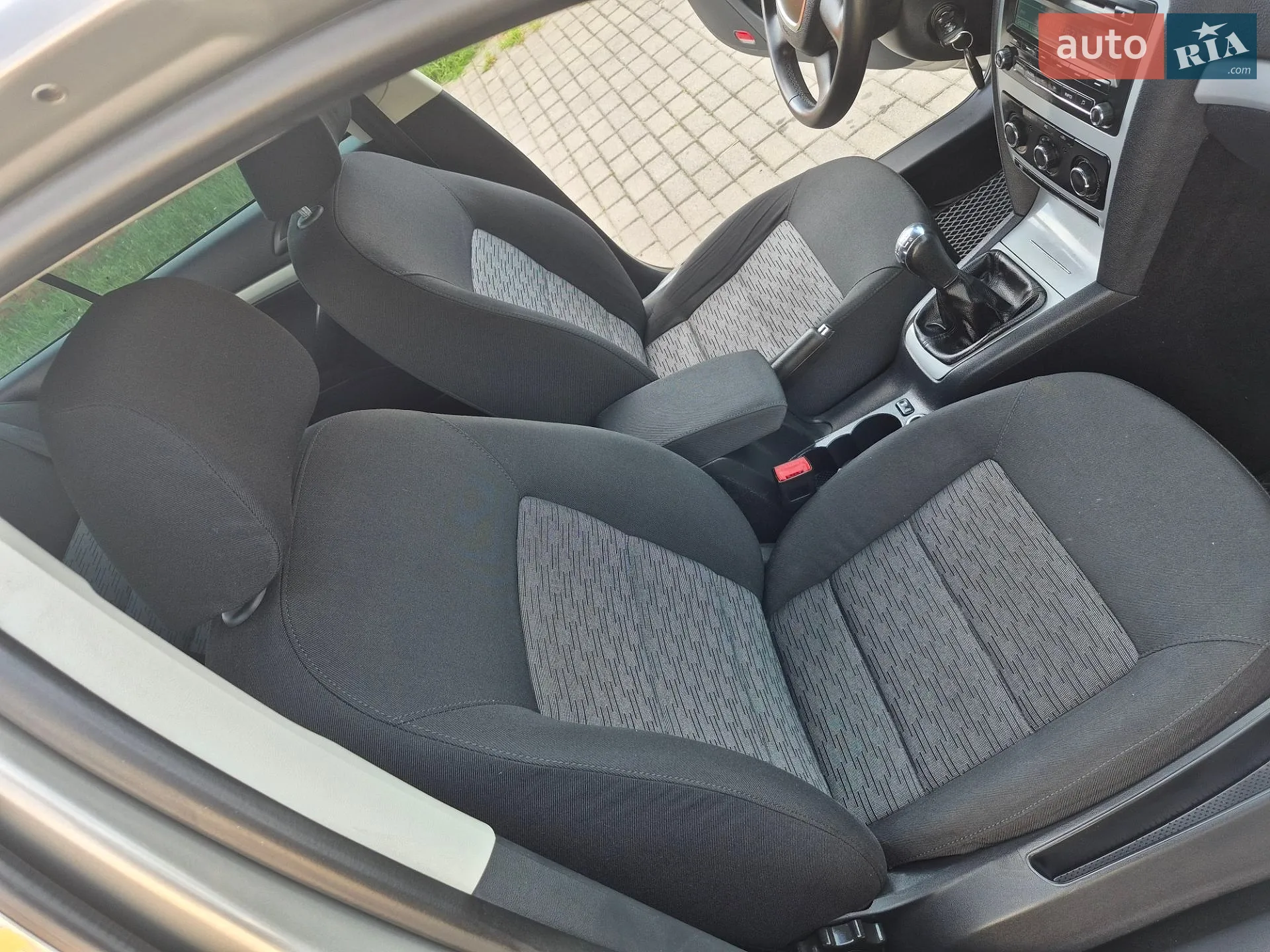 2010 Skoda Octavia - мініатюра 25