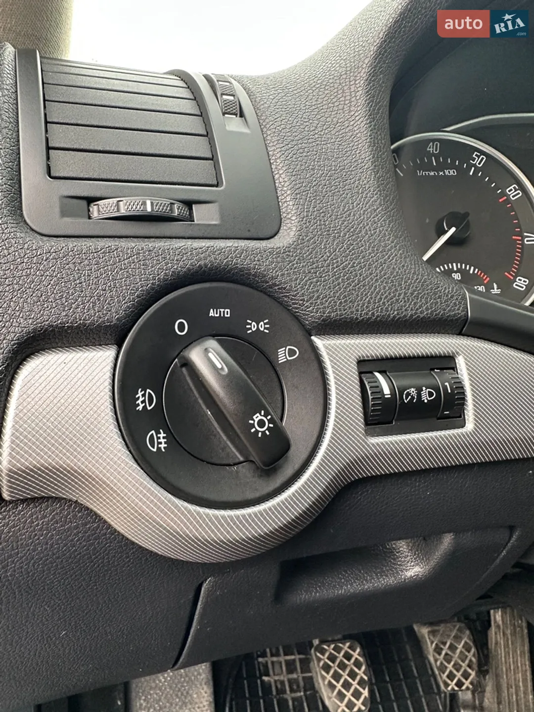 2010 Skoda Octavia - мініатюра 20