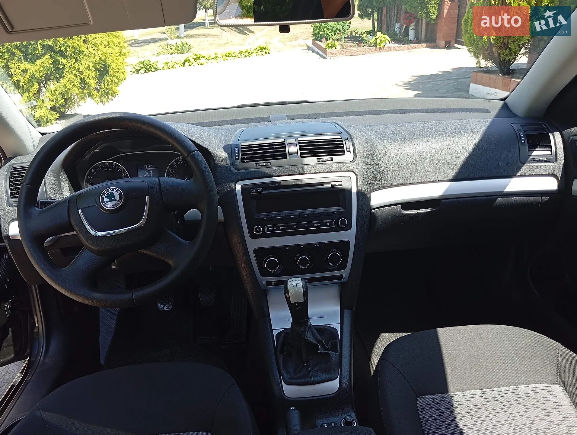 2010 Skoda Octavia - мініатюра 11