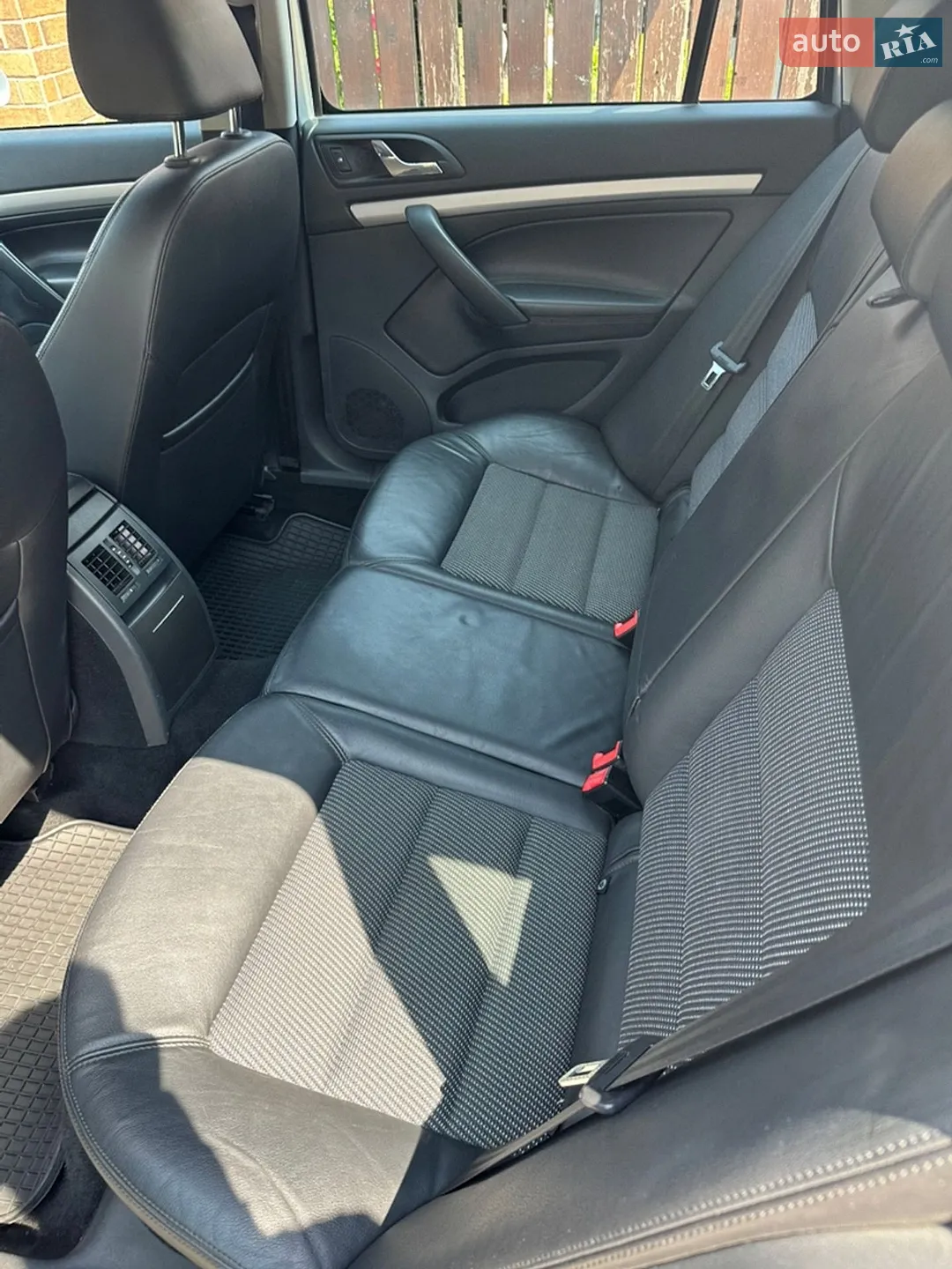 2010 Skoda Octavia - мініатюра 11