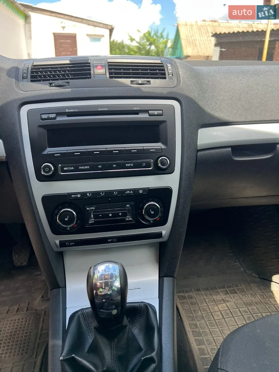 2010 Skoda Octavia - мініатюра 13