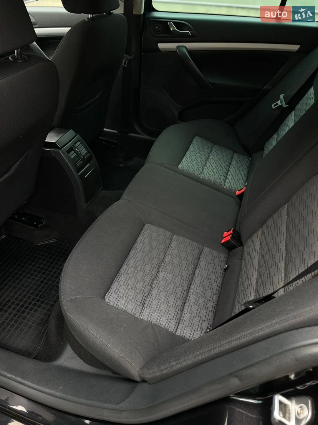 2010 Skoda Octavia - мініатюра 15