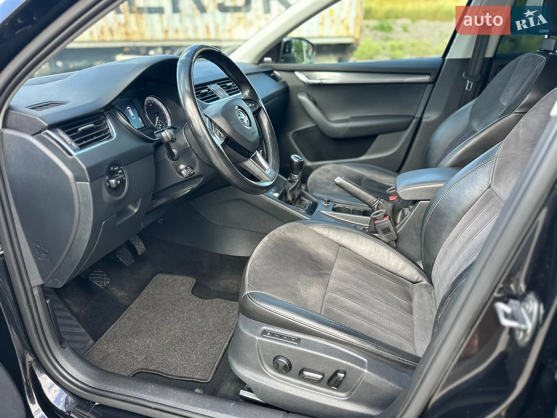 2017 Skoda Octavia - мініатюра 28