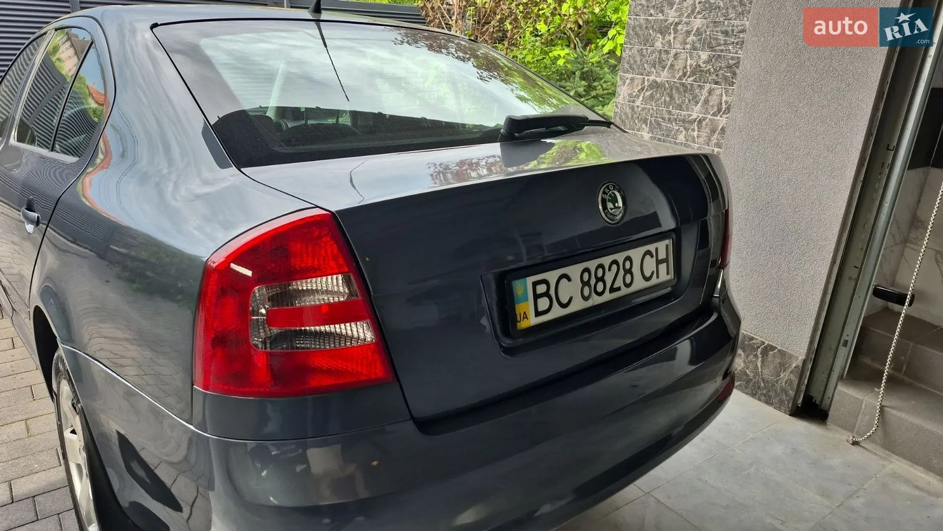 2010 Skoda Octavia - мініатюра 2