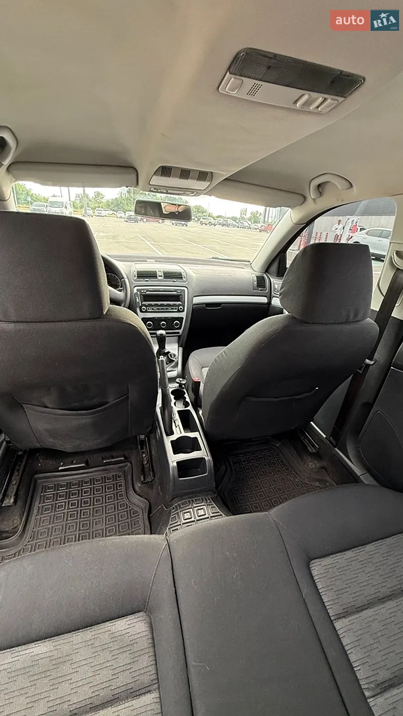 2010 Skoda Octavia - мініатюра 16