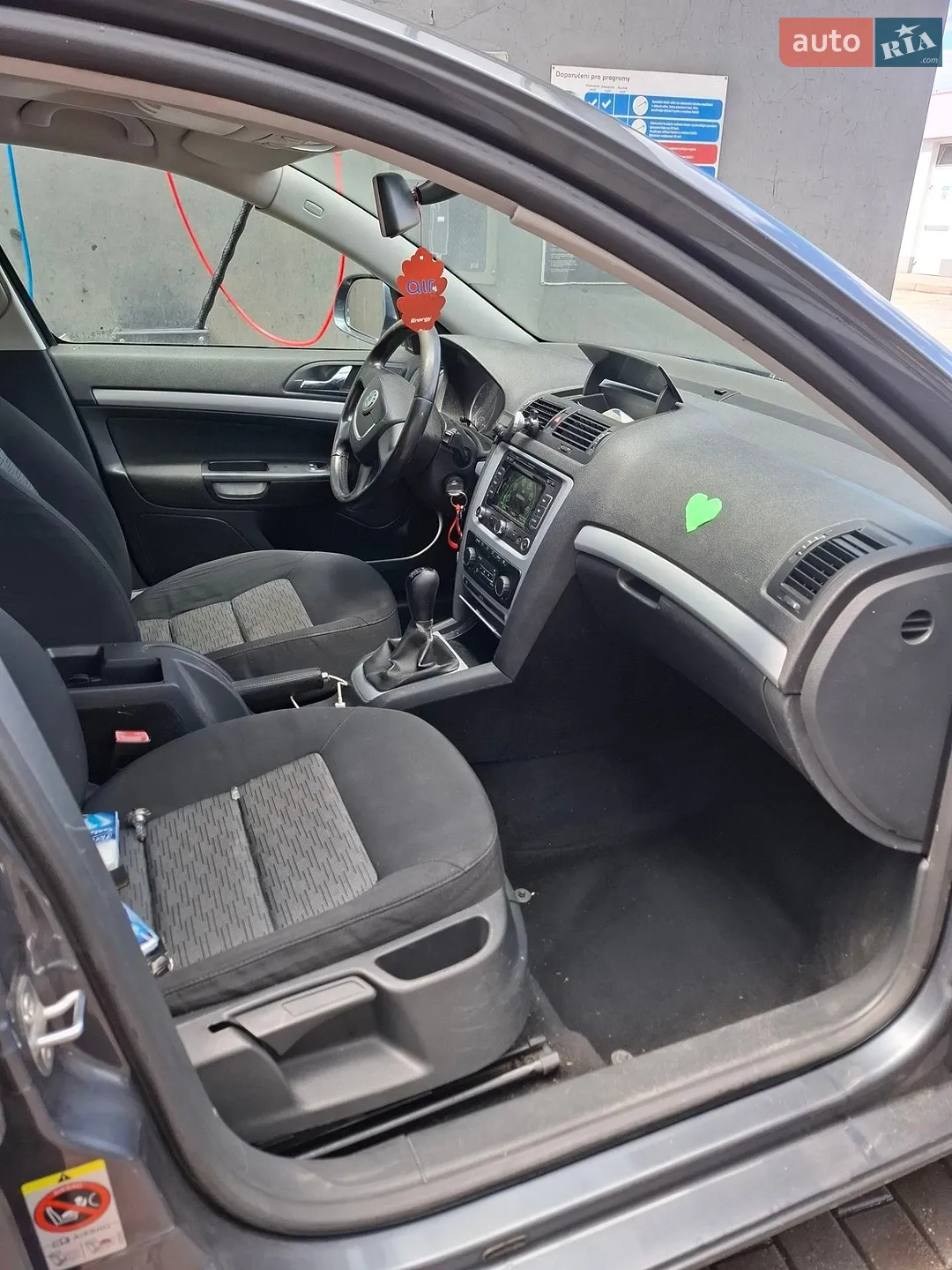 2010 Skoda Octavia - мініатюра 2