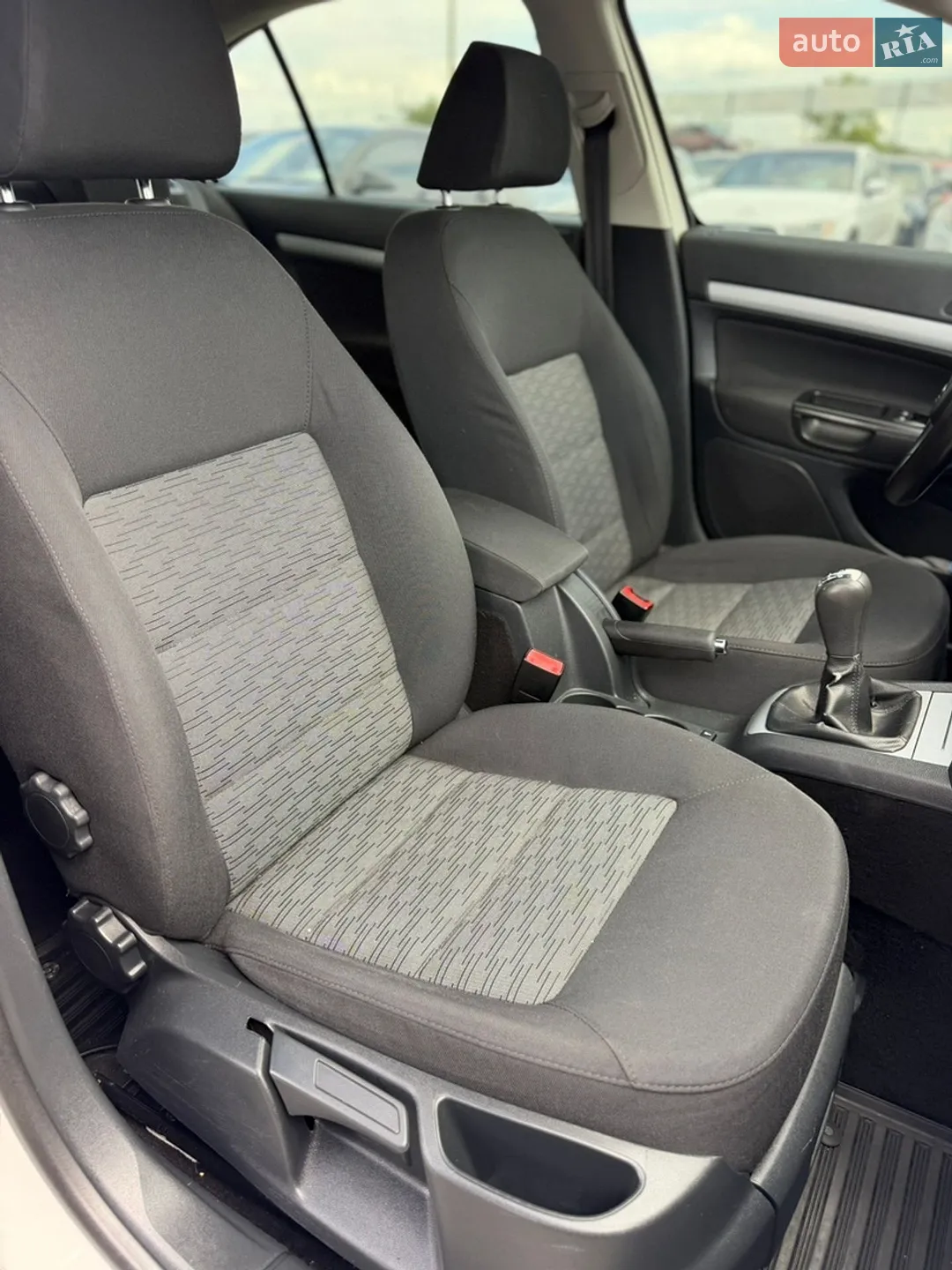 2010 Skoda Octavia - мініатюра 29