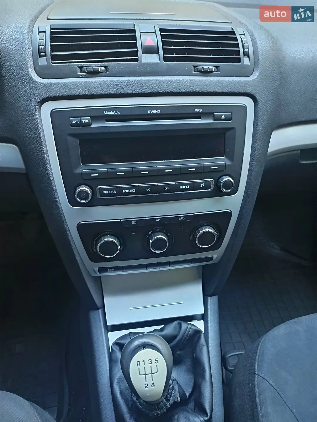 2010 Skoda Octavia - мініатюра 17
