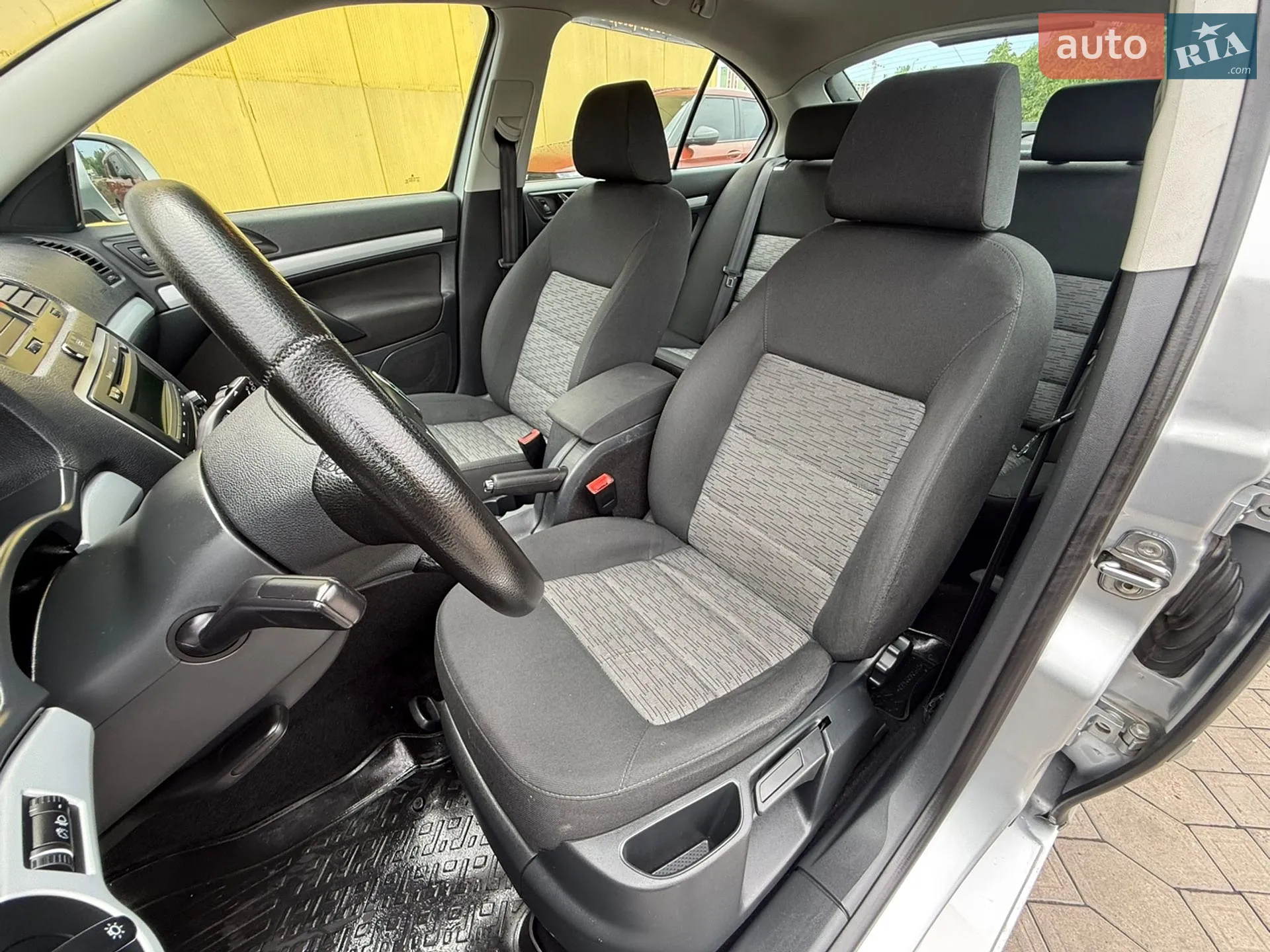 2011 Skoda Octavia - мініатюра 28