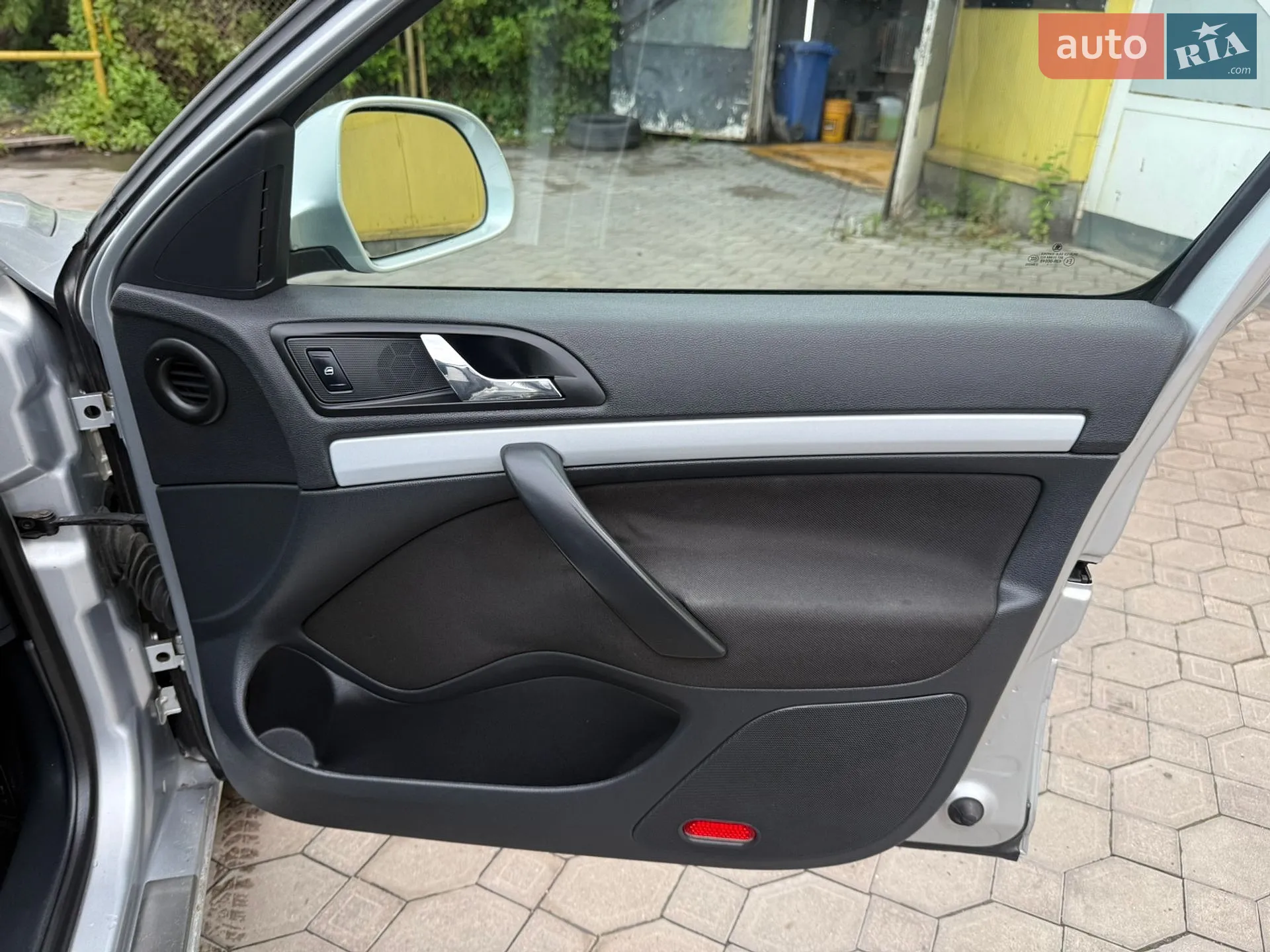 2011 Skoda Octavia - мініатюра 38