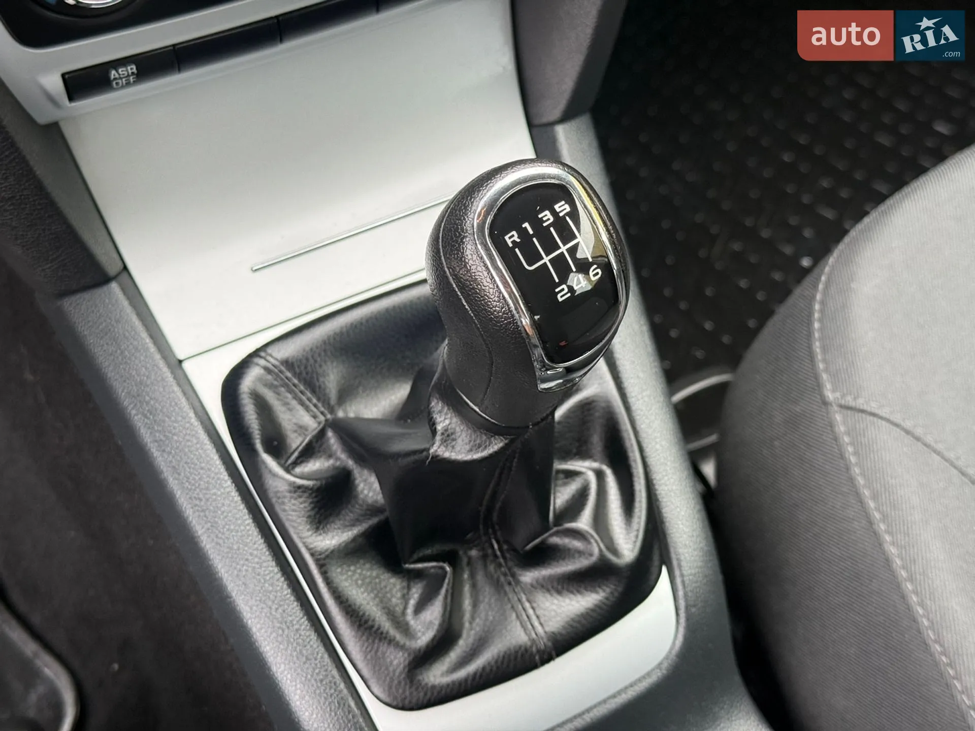 2011 Skoda Octavia - мініатюра 43