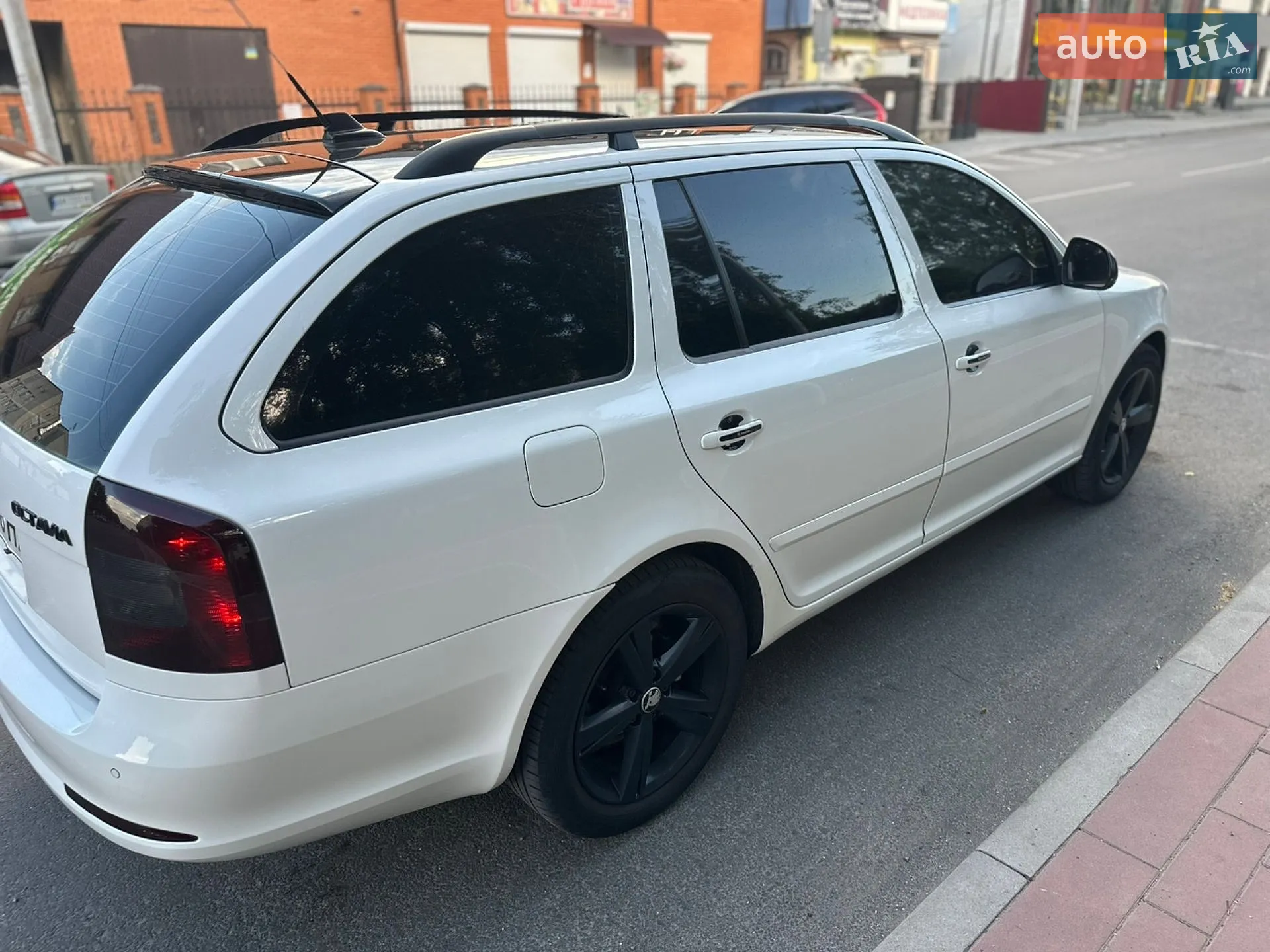 Skoda Octavia 2010 VIN TMBHT61Z4B2026392 фото оголошення 4 з 11