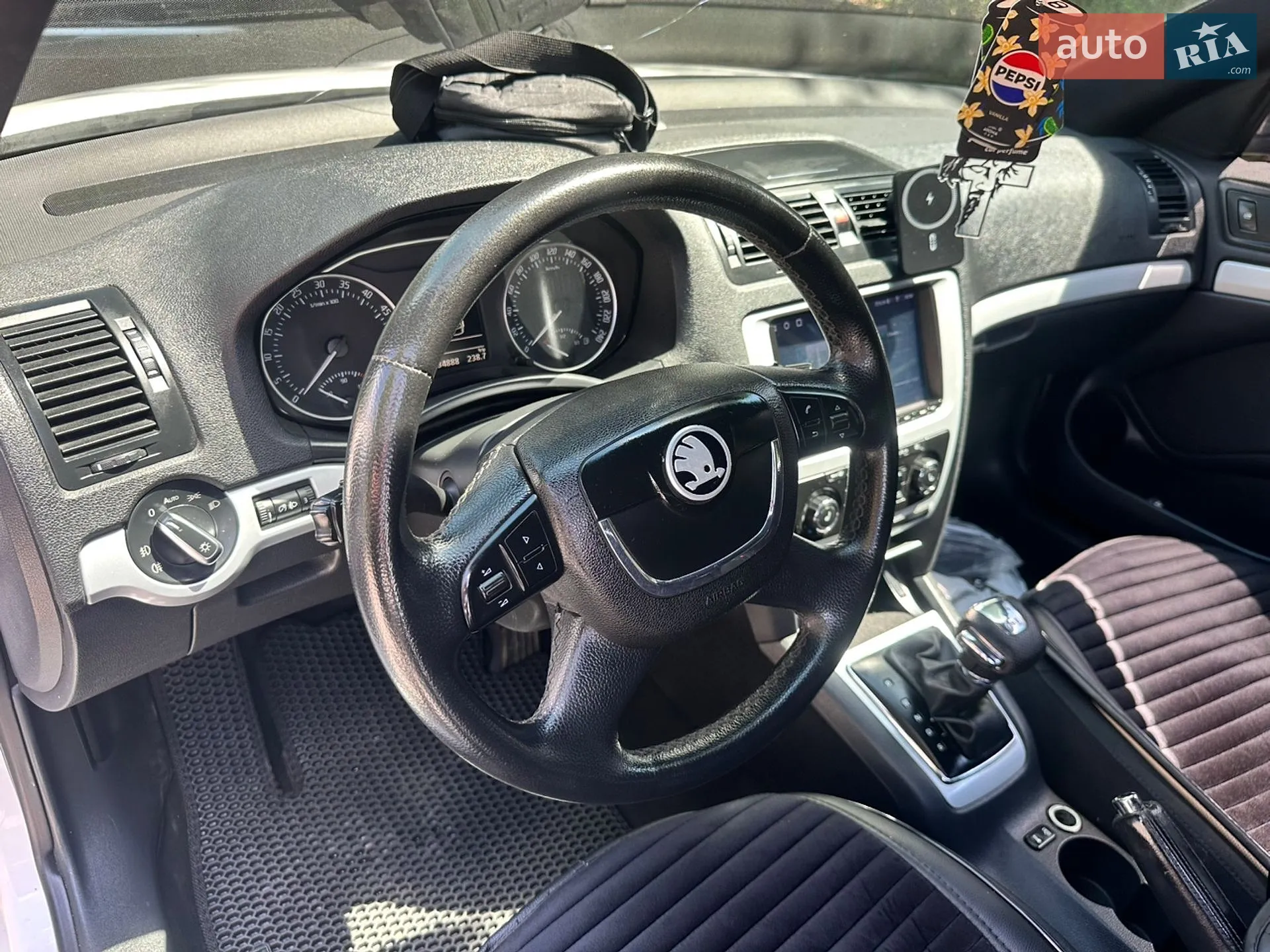 Skoda Octavia 2010 VIN TMBHT61Z4B2026392 фото оголошення 7 з 11