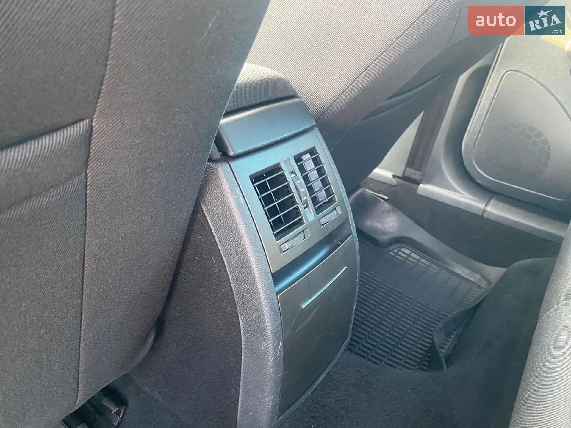 2010 Skoda Octavia - мініатюра 11