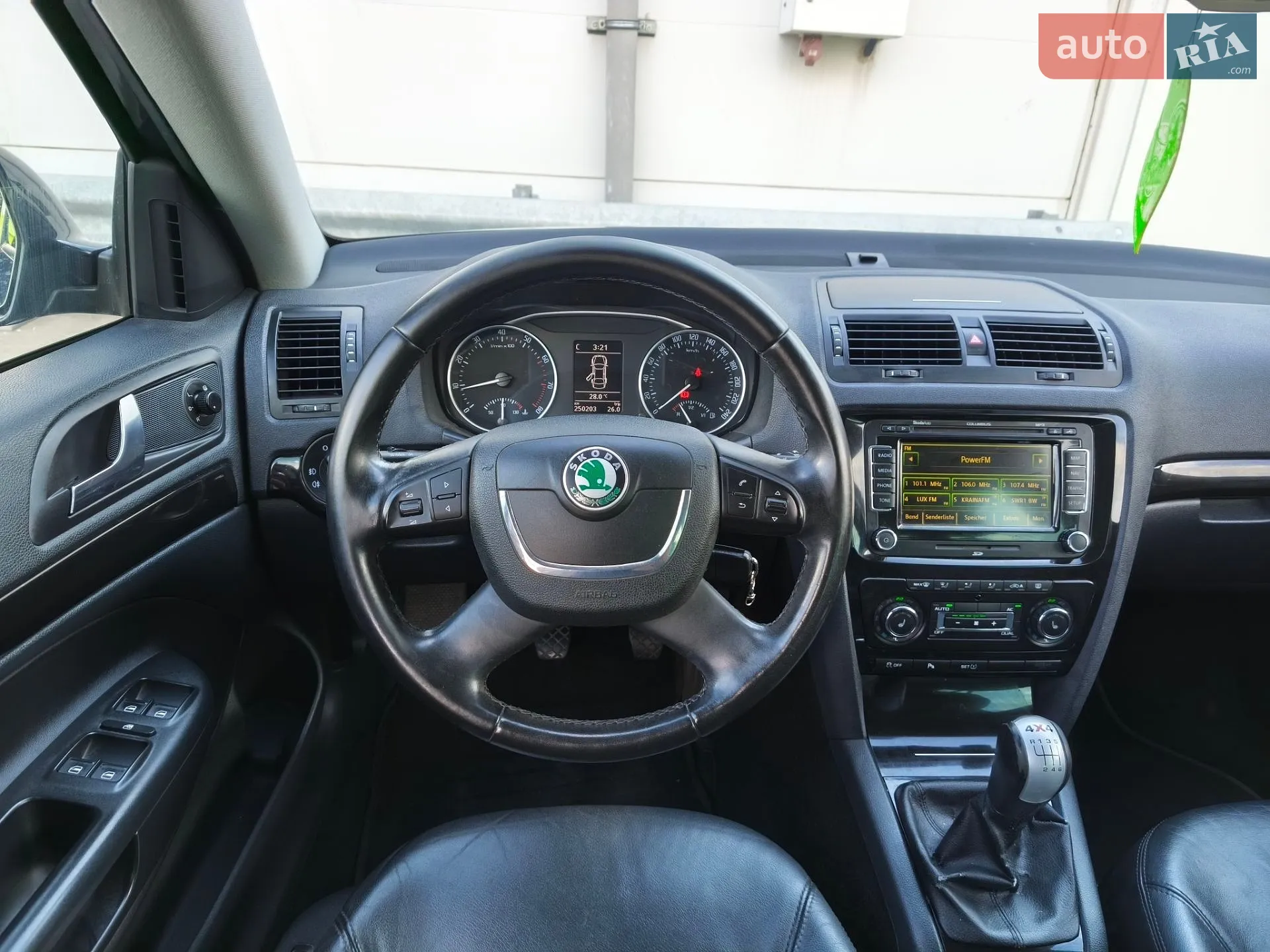 2010 Skoda Octavia - мініатюра 14