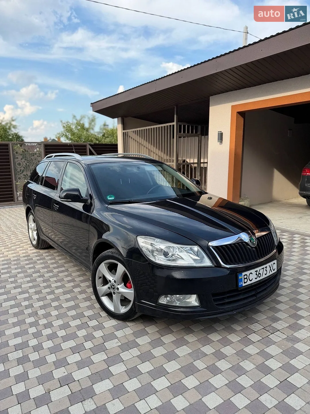 2010 Skoda Octavia - мініатюра 2