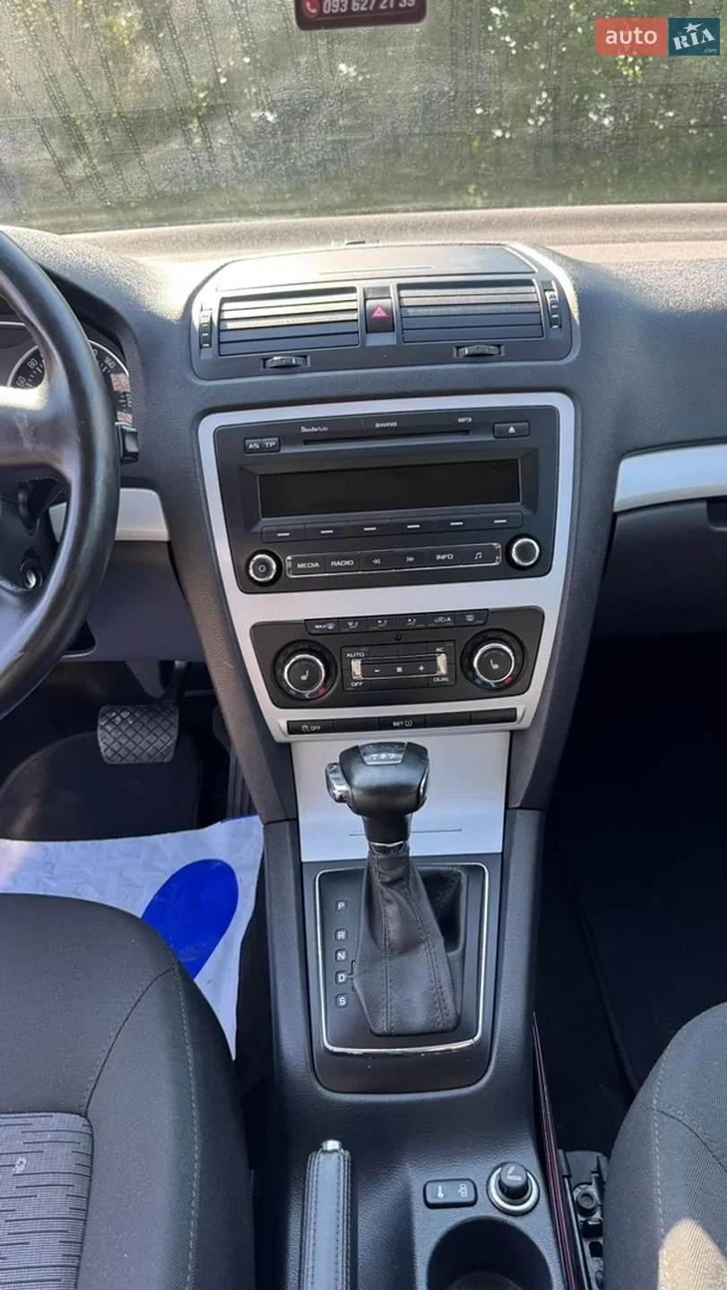 2010 Skoda Octavia - мініатюра 17