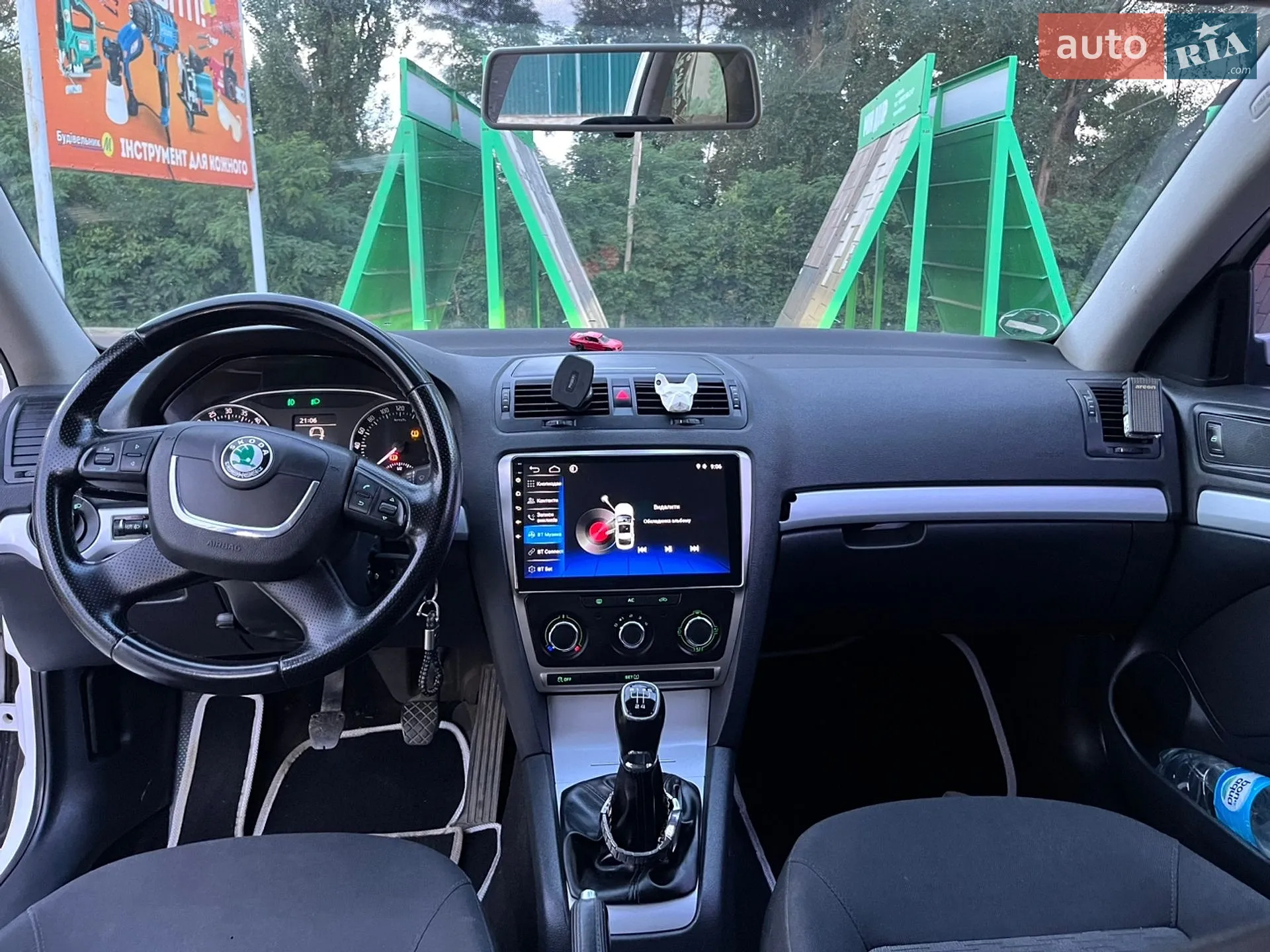 2010 Skoda Octavia - мініатюра 2