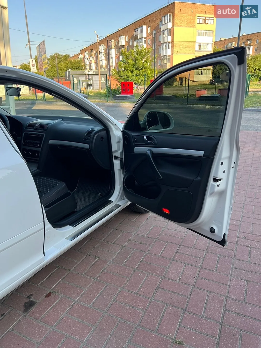 2010 Skoda Octavia - мініатюра 17