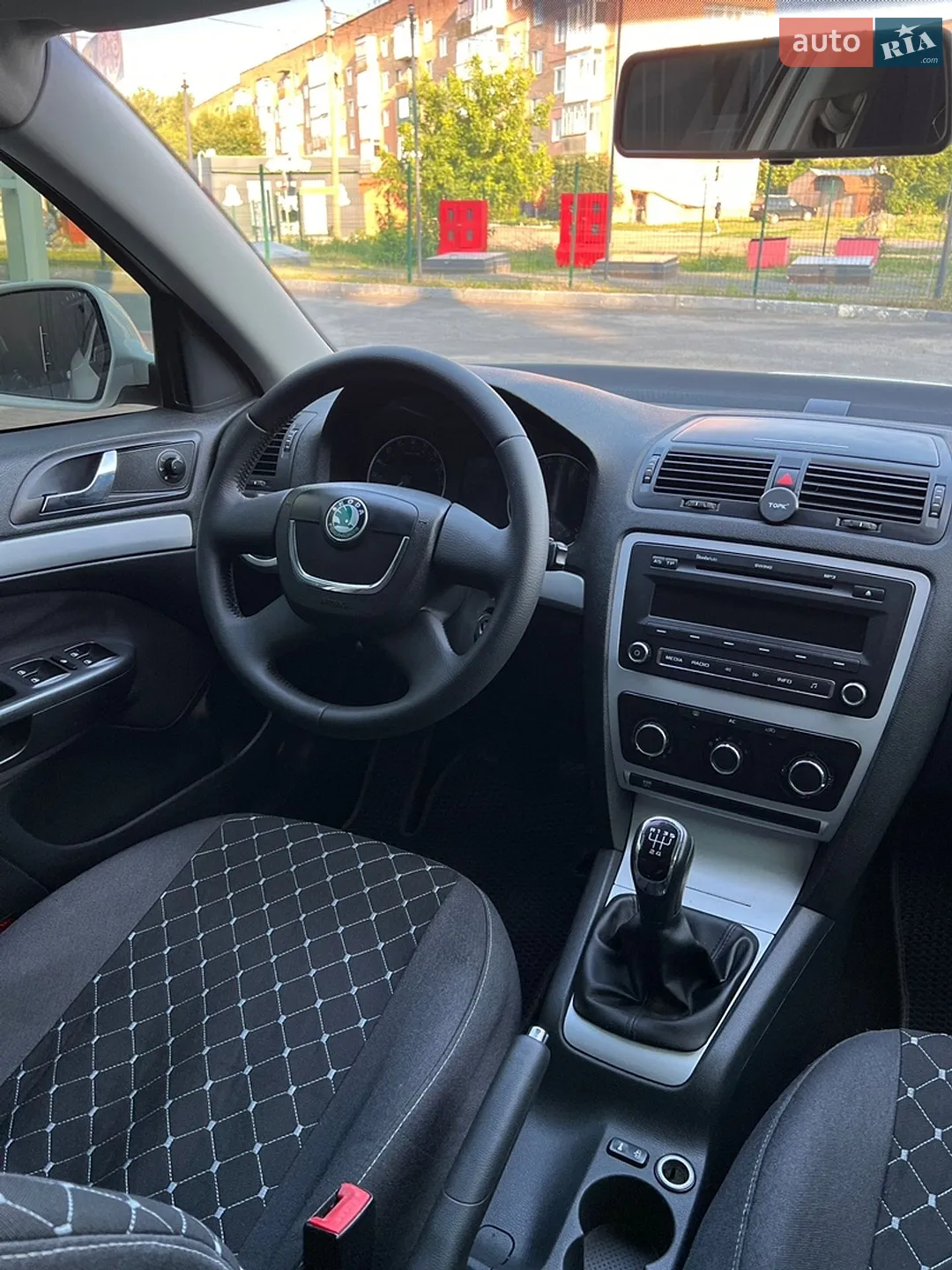 2010 Skoda Octavia - мініатюра 25