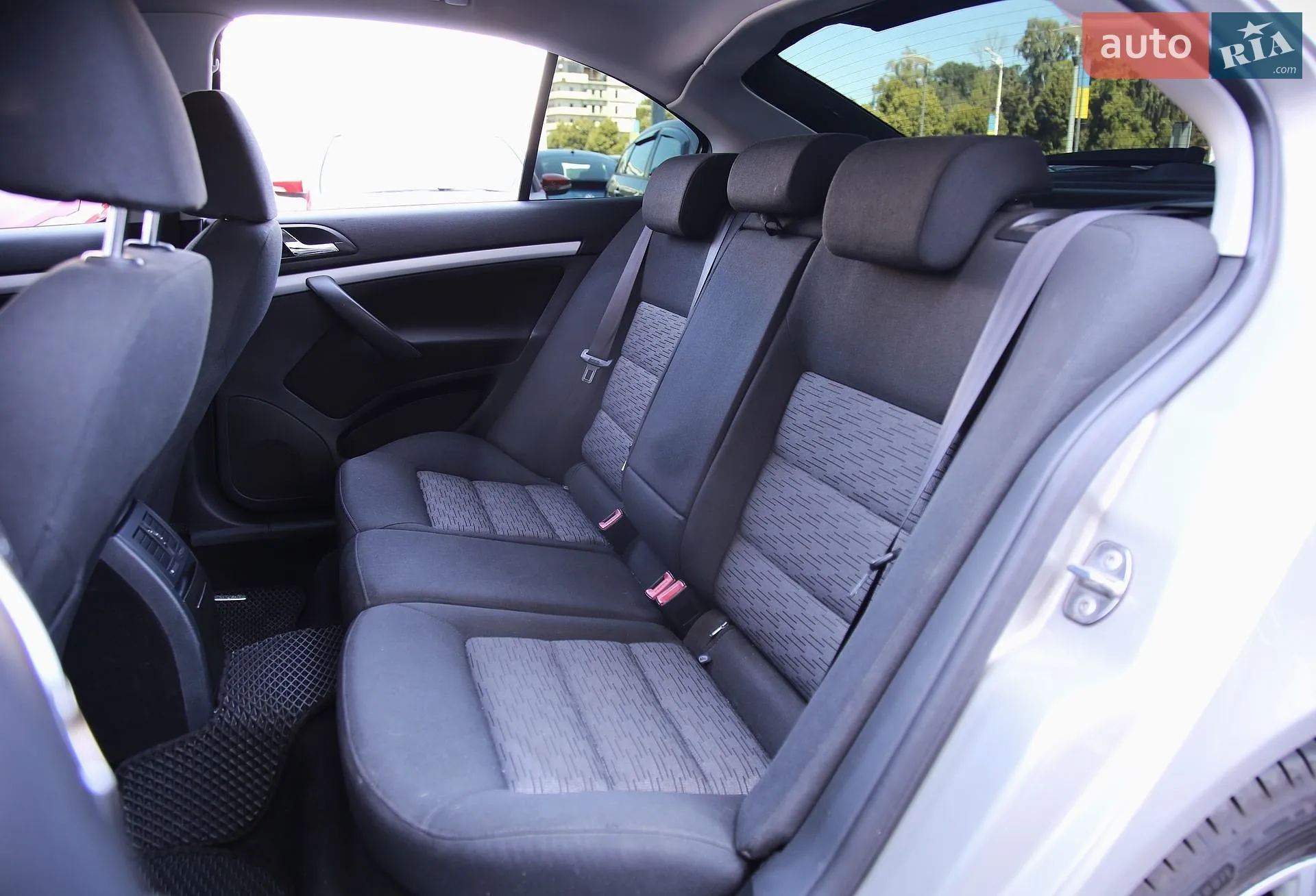 2010 Skoda Octavia - мініатюра 8
