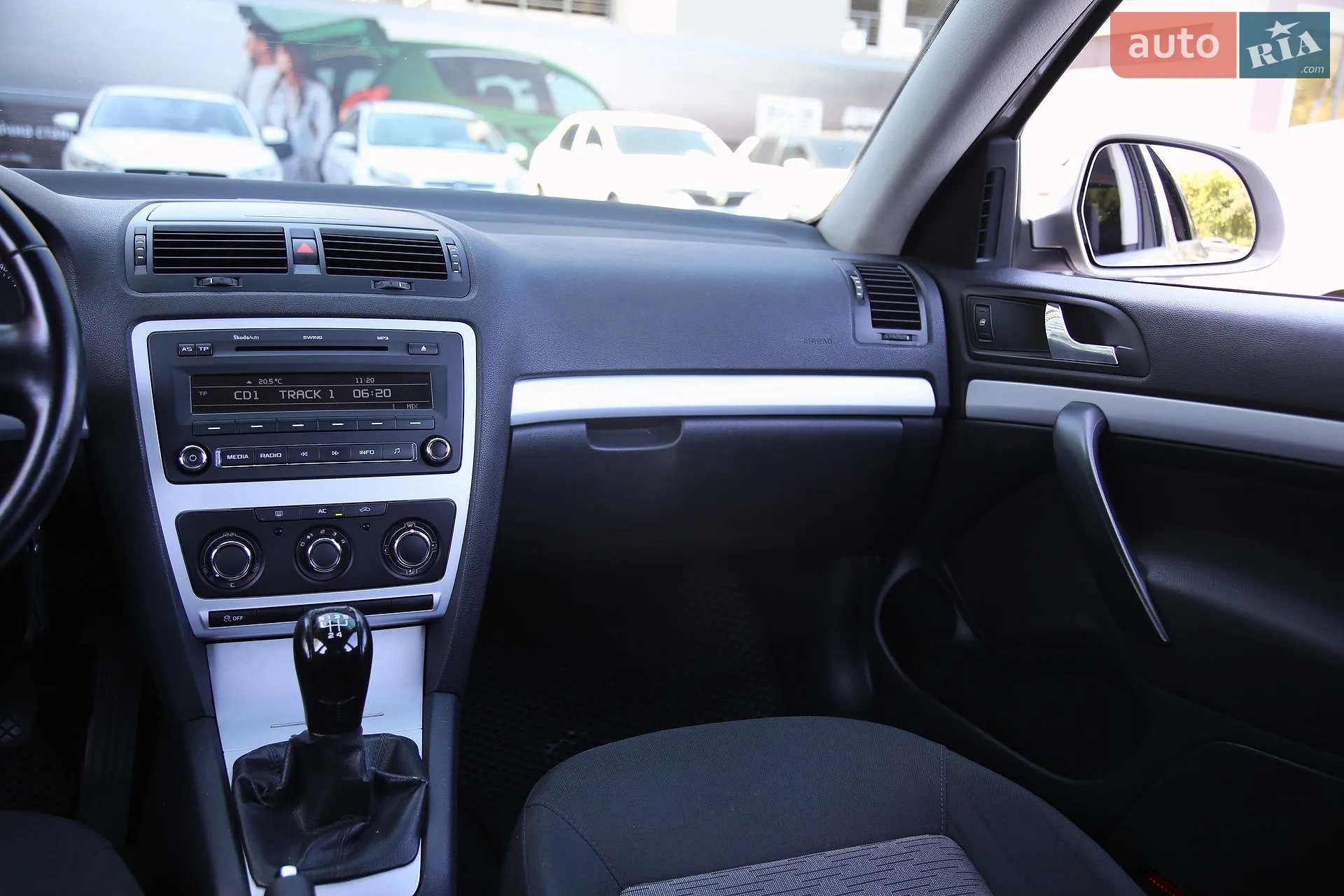 2010 Skoda Octavia - мініатюра 13