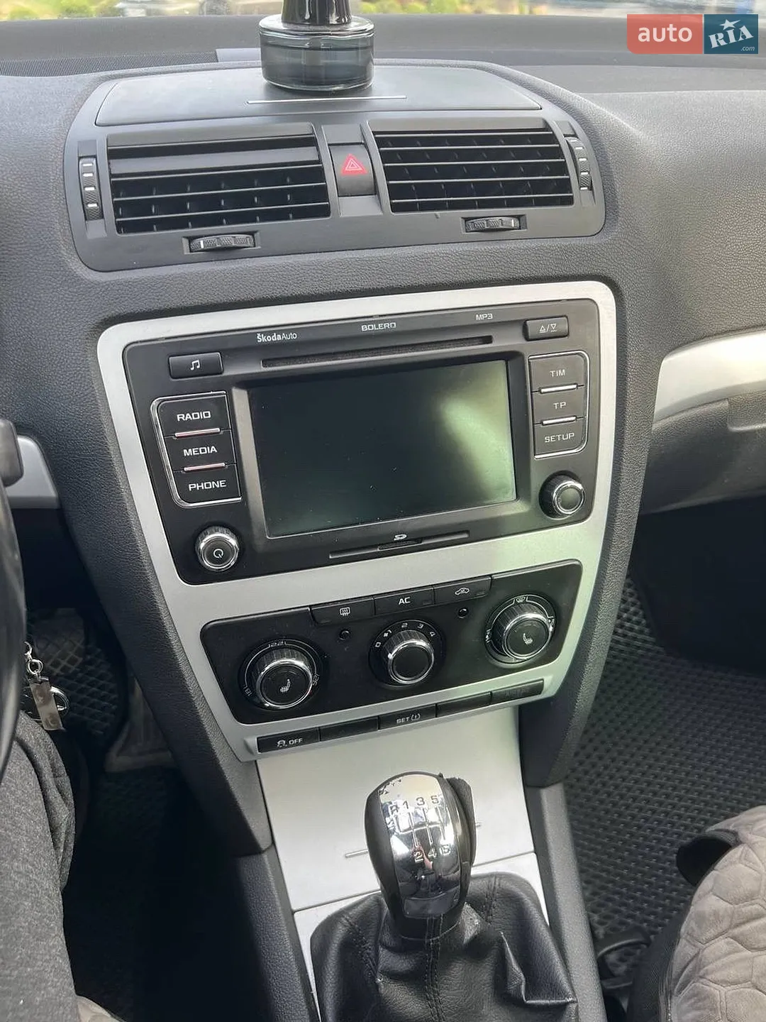 2010 Skoda Octavia - мініатюра 12
