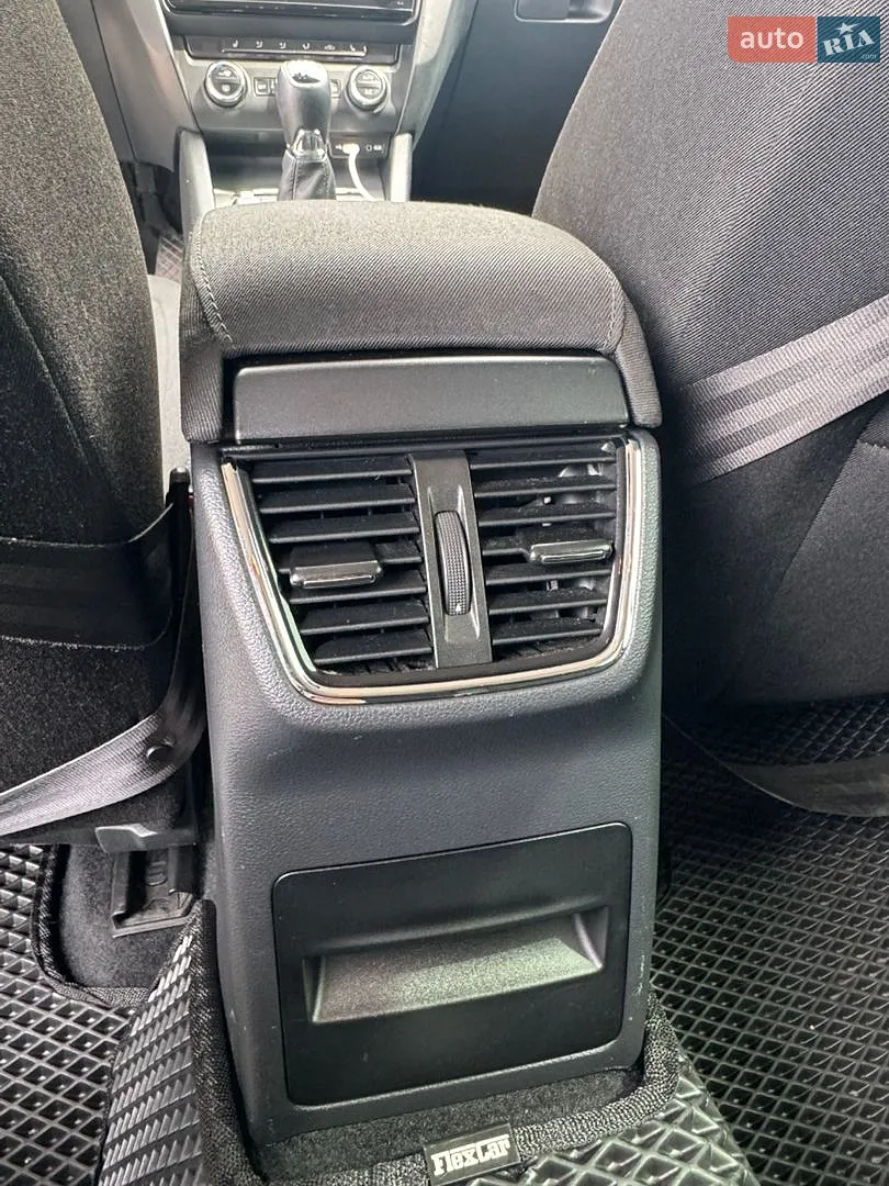 2016 Skoda Octavia - мініатюра 15