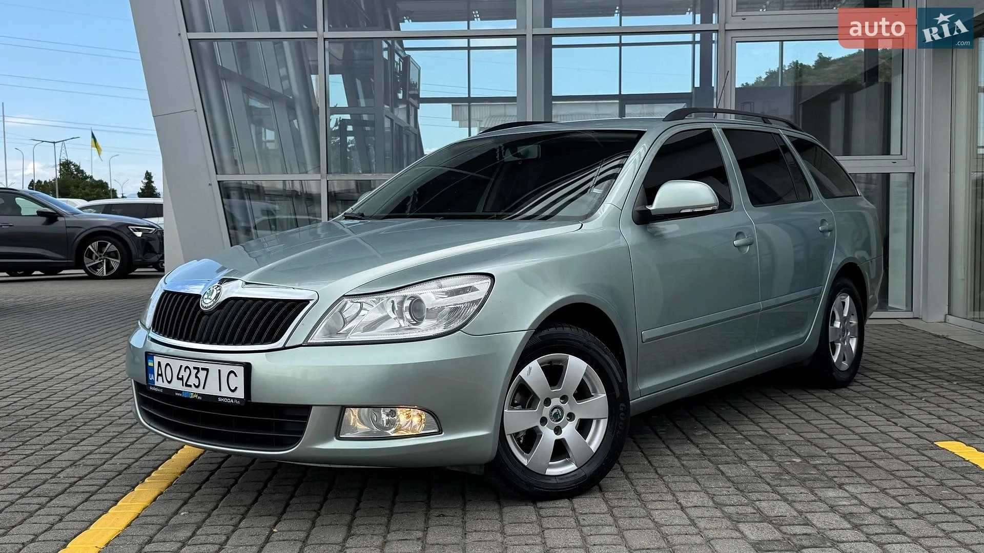 2010 Skoda Octavia - мініатюра 2
