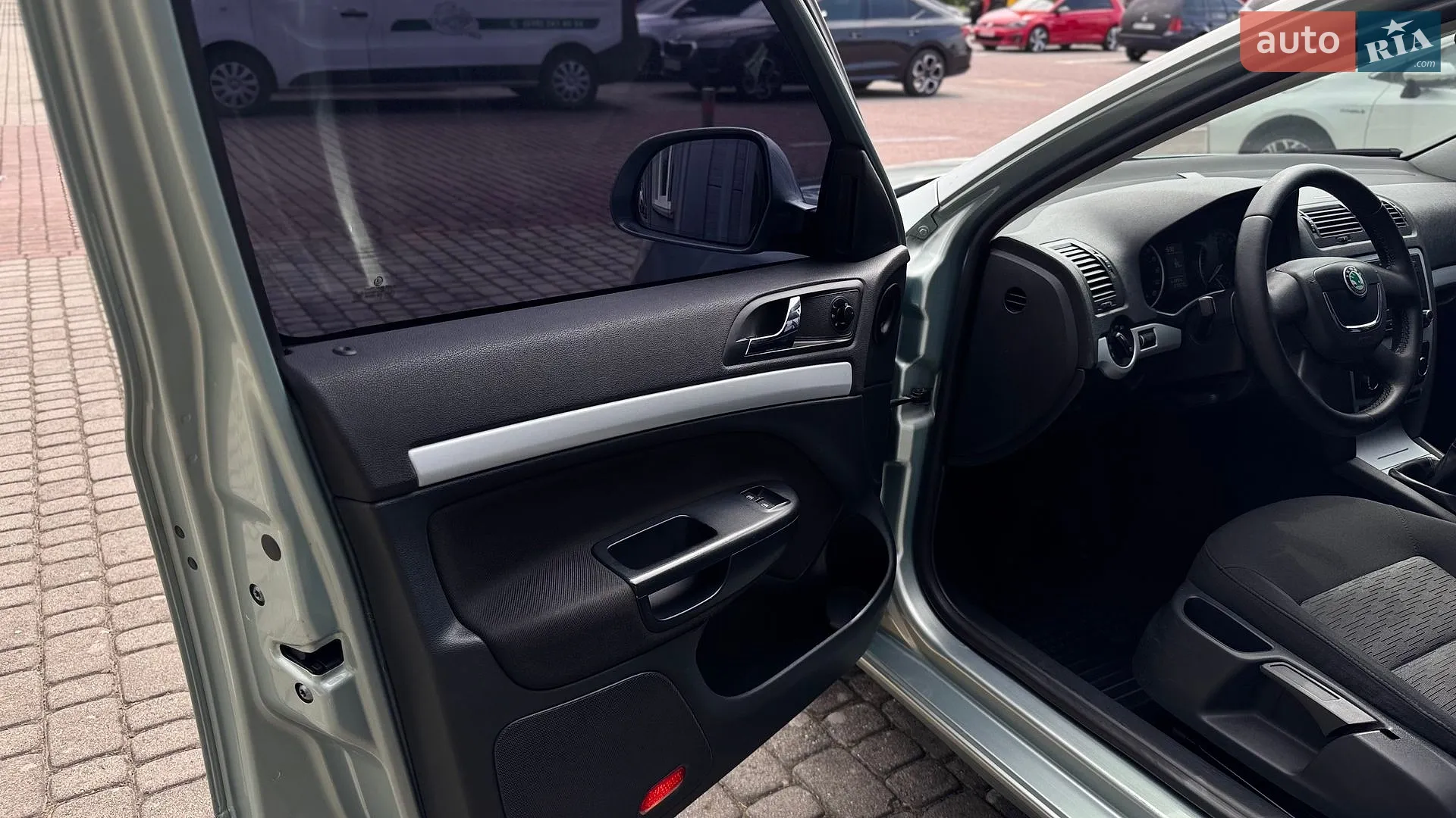 2010 Skoda Octavia - мініатюра 26