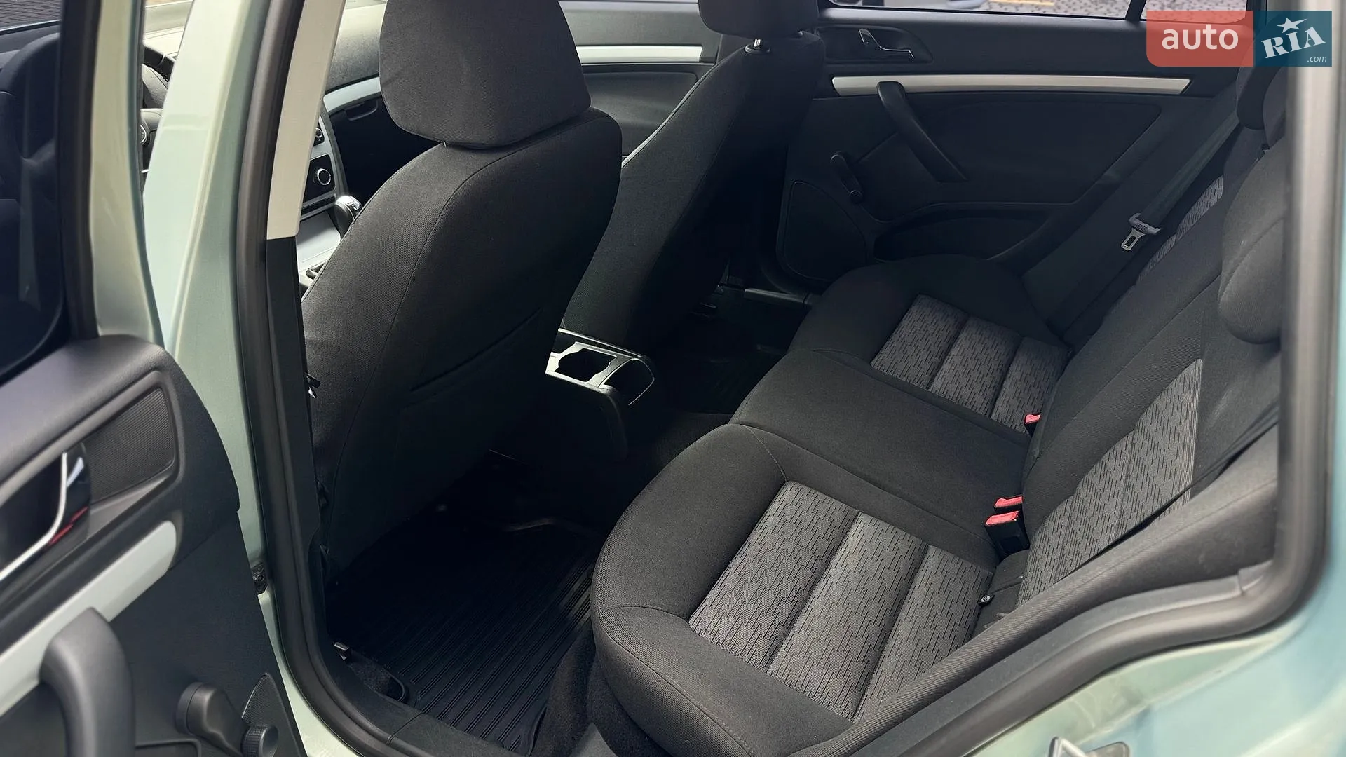 2010 Skoda Octavia - мініатюра 27