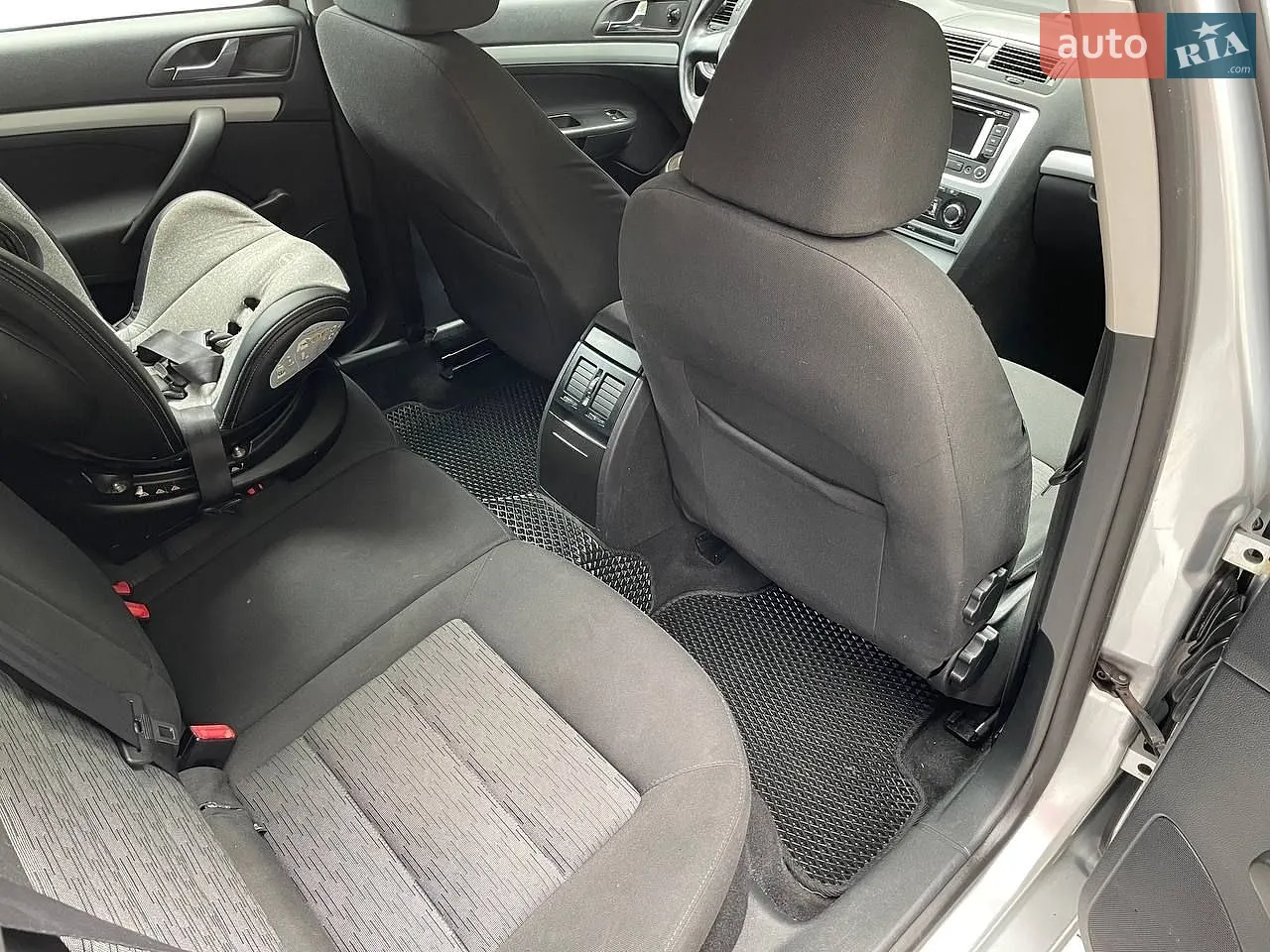 2010 Skoda Octavia - мініатюра 25
