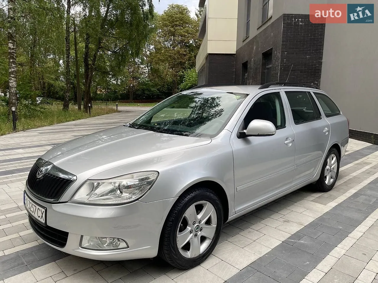 2010 Skoda Octavia - мініатюра 2