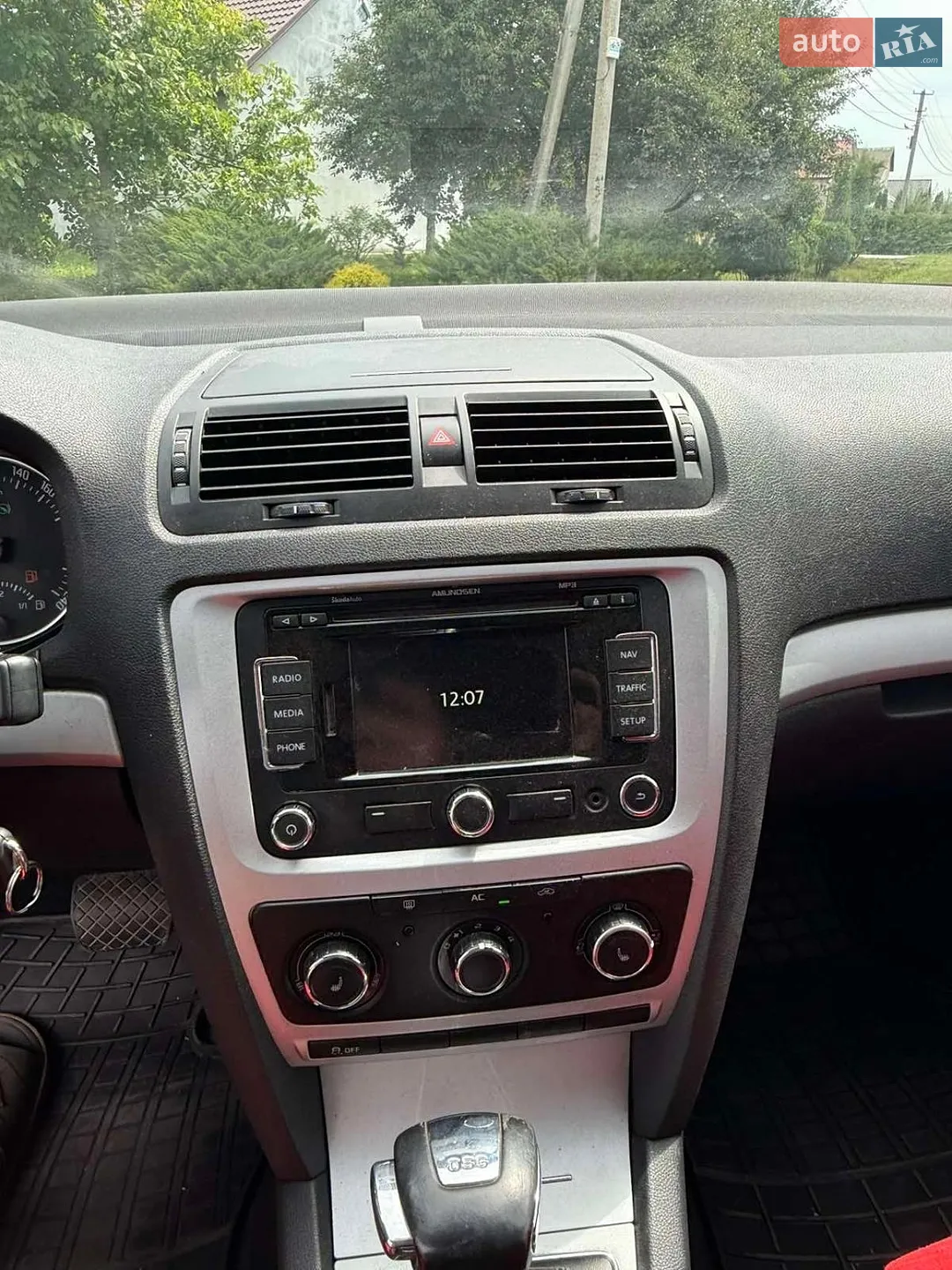 2010 Skoda Octavia - мініатюра 8