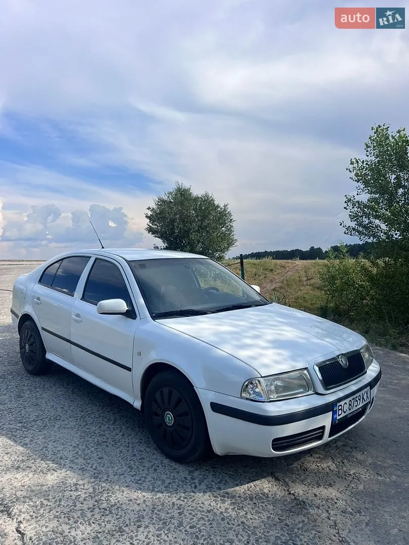 2010 Skoda Octavia - мініатюра 2