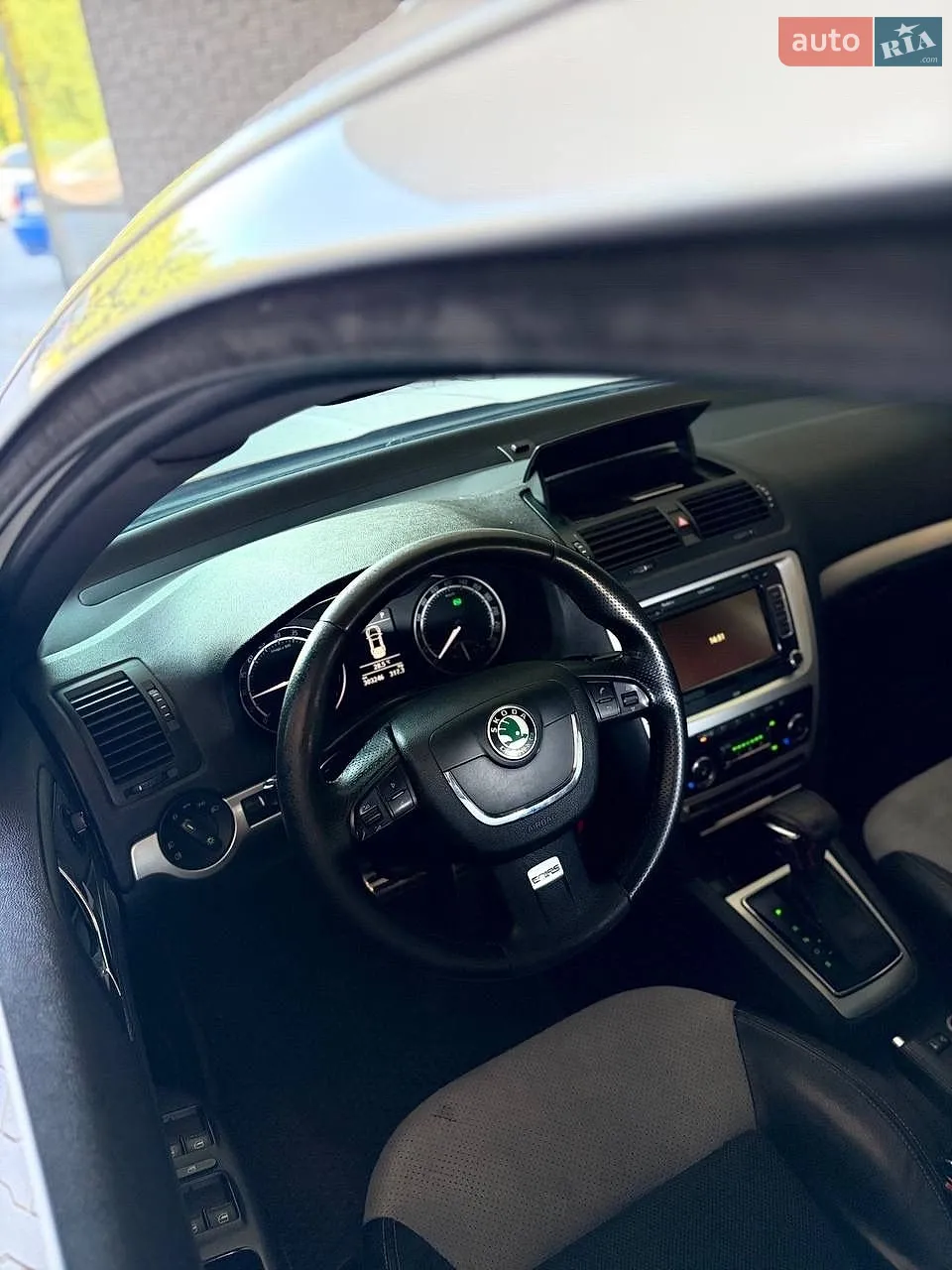 2010 Skoda Octavia - мініатюра 15