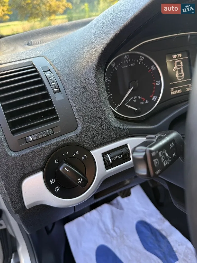 2011 Skoda Octavia - мініатюра 16