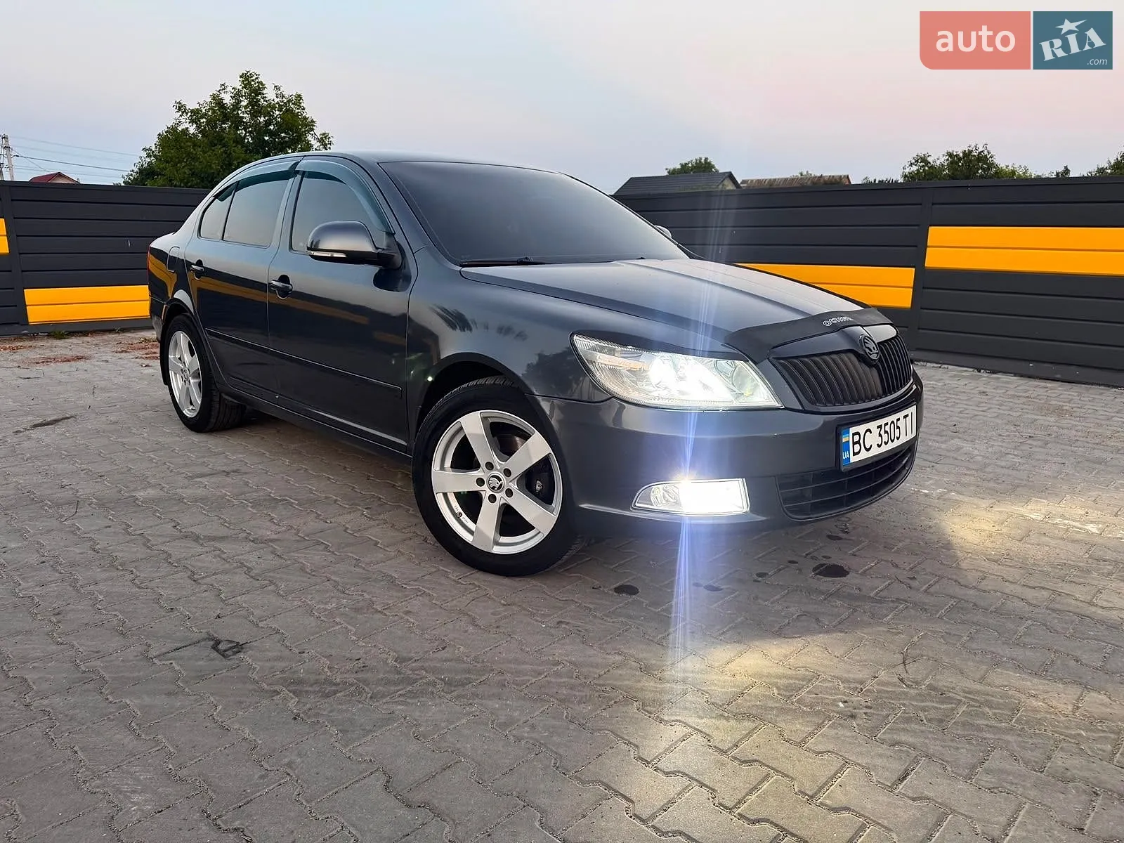 2010 Skoda Octavia - мініатюра 2