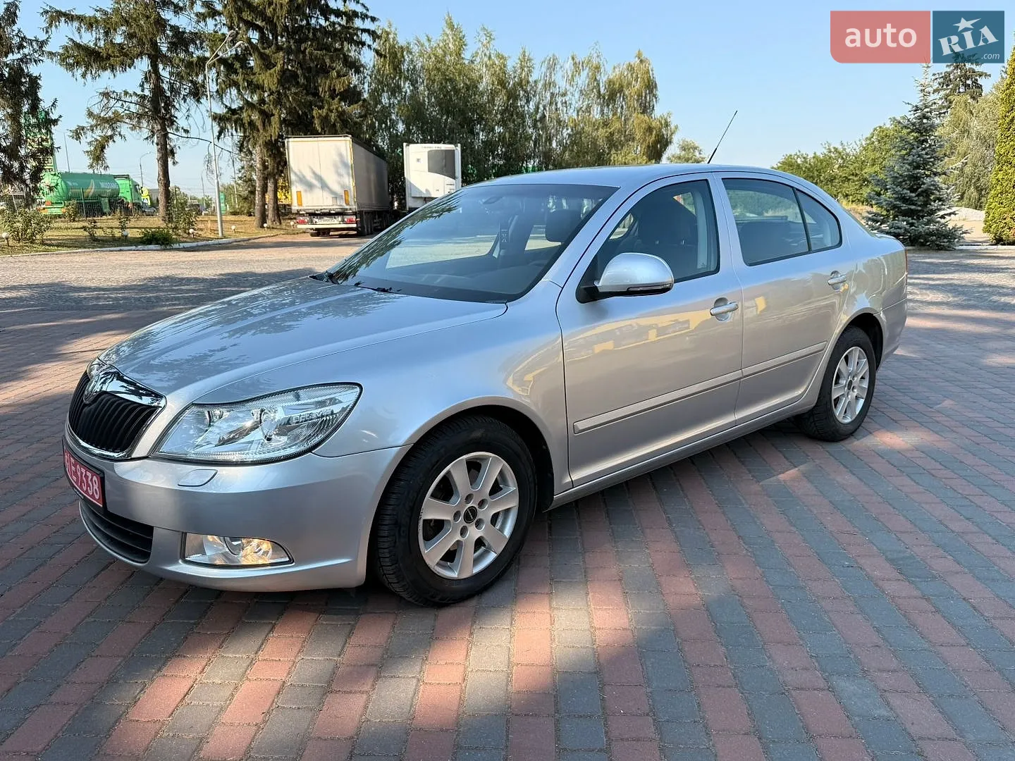 2010 Skoda Octavia - мініатюра 2