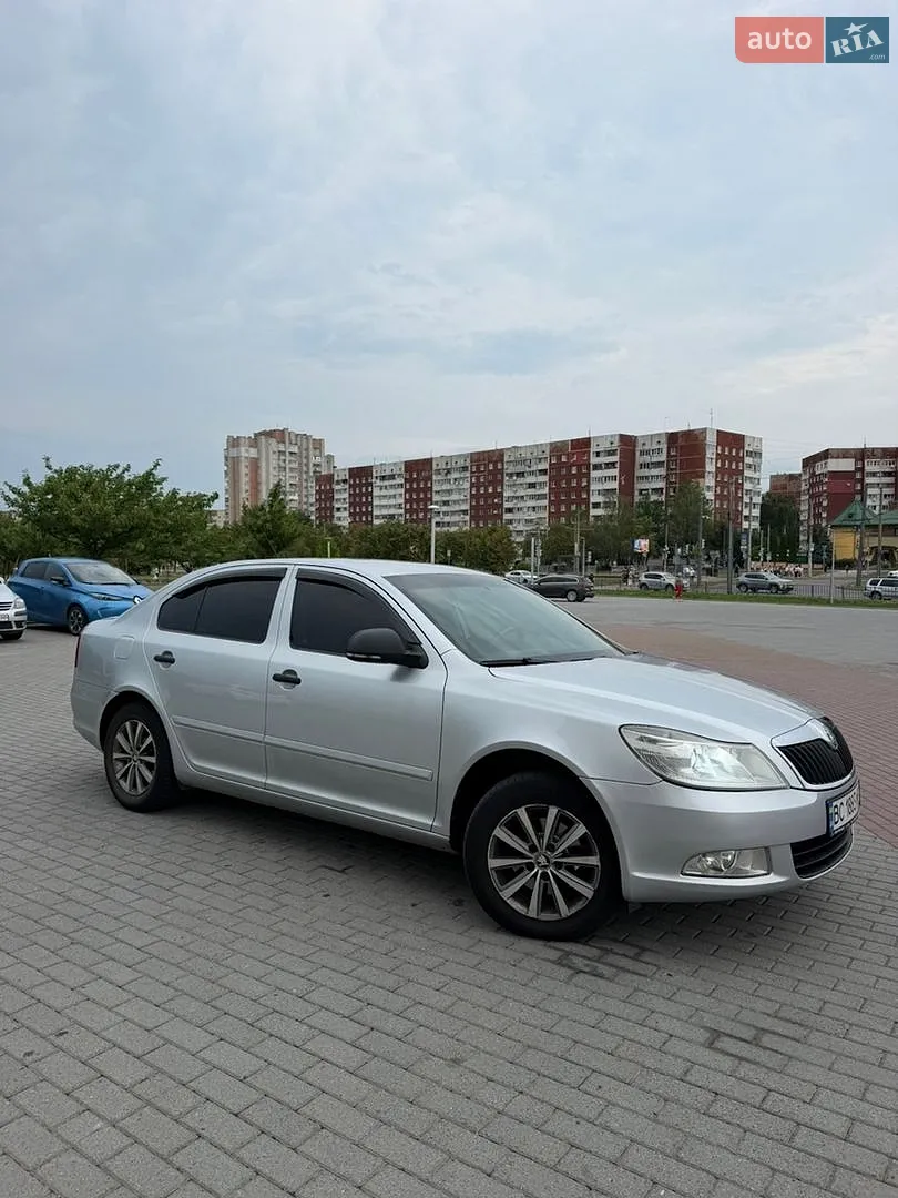 2010 Skoda Octavia - мініатюра 2