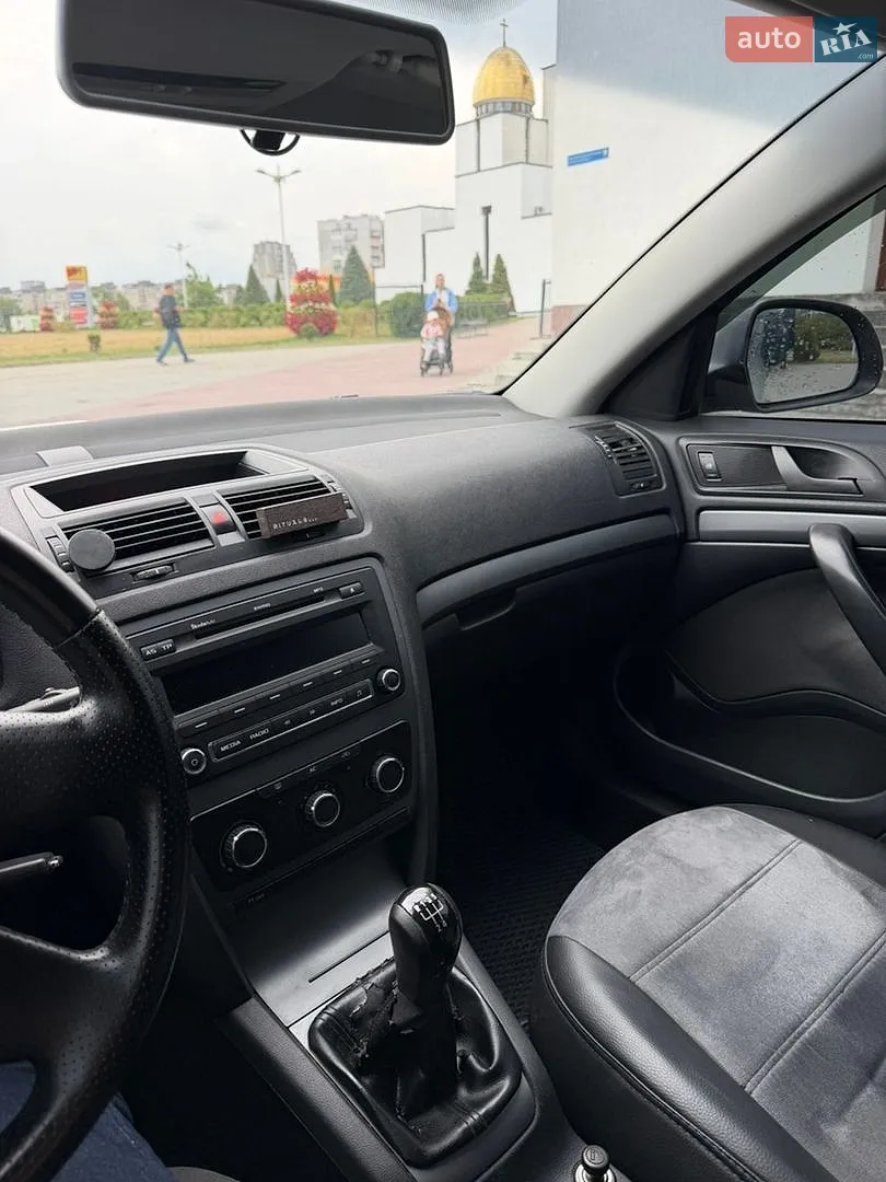 2010 Skoda Octavia - мініатюра 13