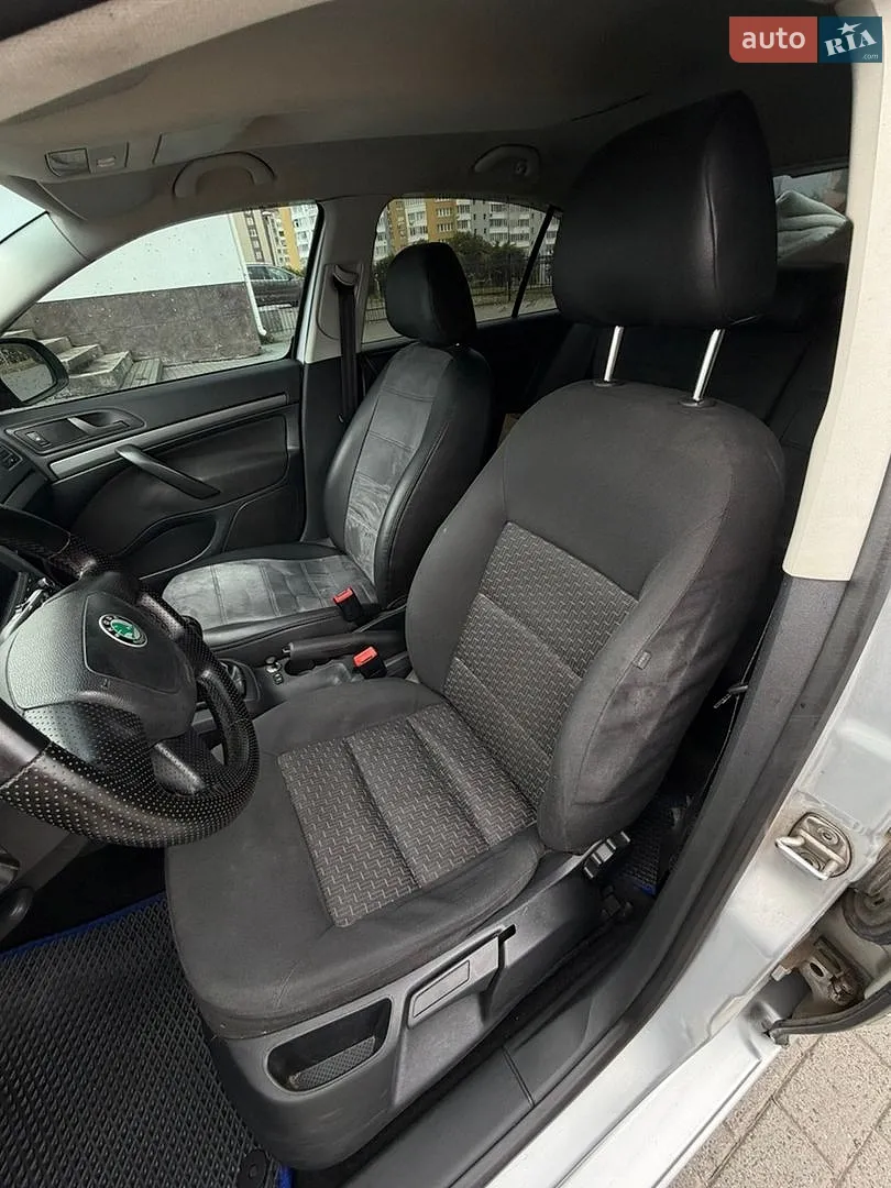 2010 Skoda Octavia - мініатюра 16